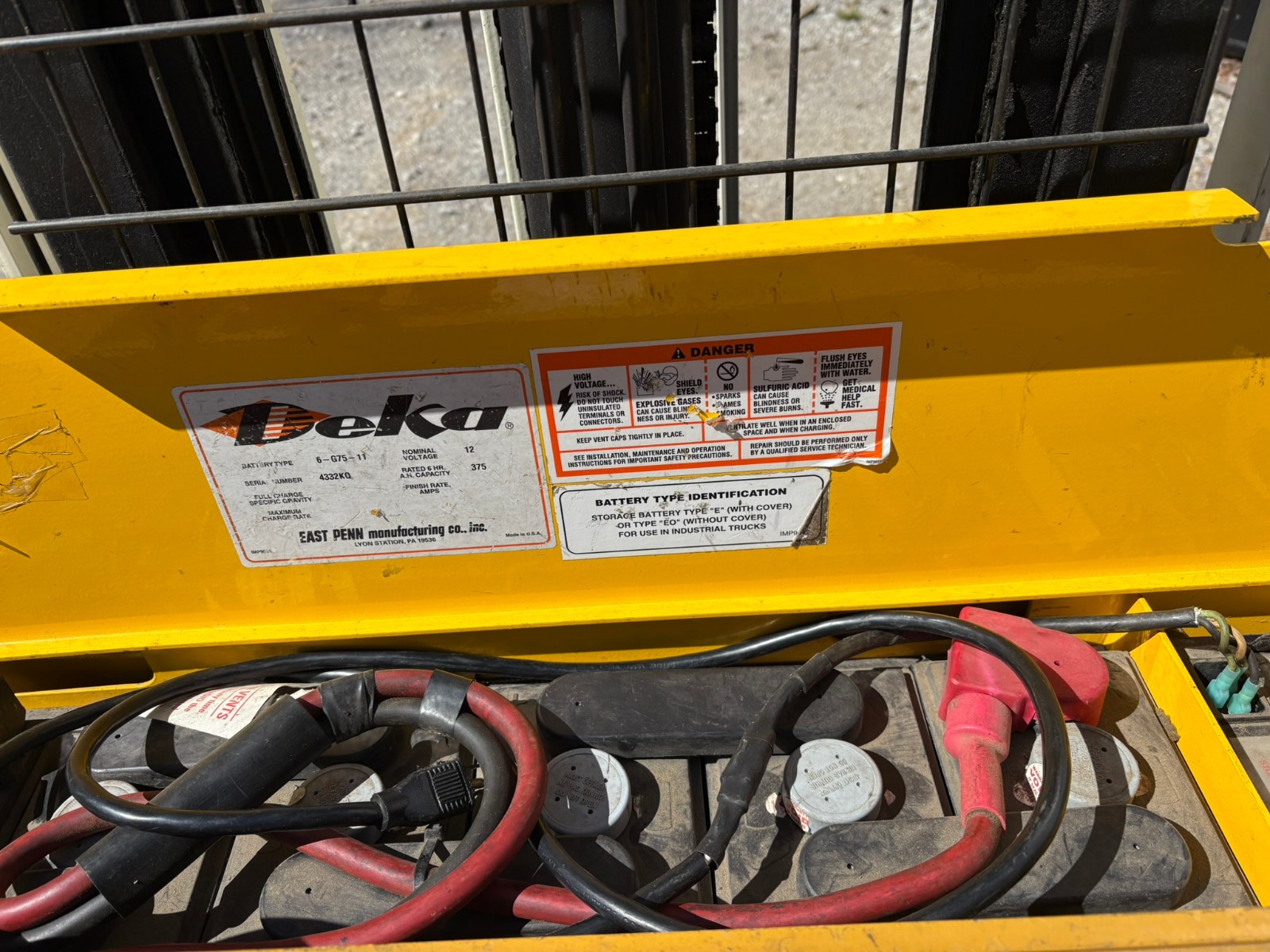 Yale MSW030SCN, 2800 LB, 2-Stage Mast 130”, Electric Pallet Stacke