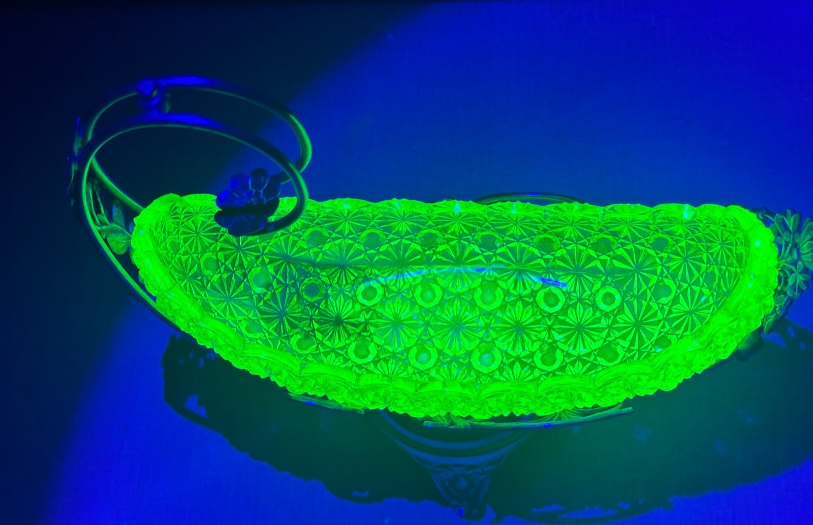 Antique Barbour Brothers Quadruple plate Castor Button & Bows Daisy Canoe Bowl