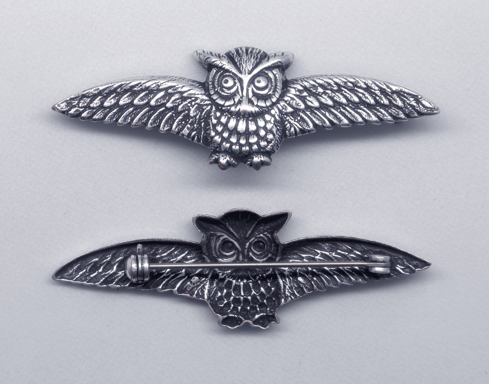 #4212P ADORABLE ANTIQUED .925 STERLING SILVER PLATED OWL W/JOINT + CATCH PIN