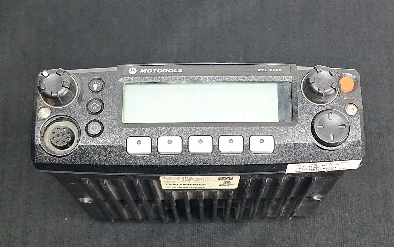 Motorola XTL2500 900mhz Digital Mobile Radio M21WRS9PW1AN 500088-001480-1