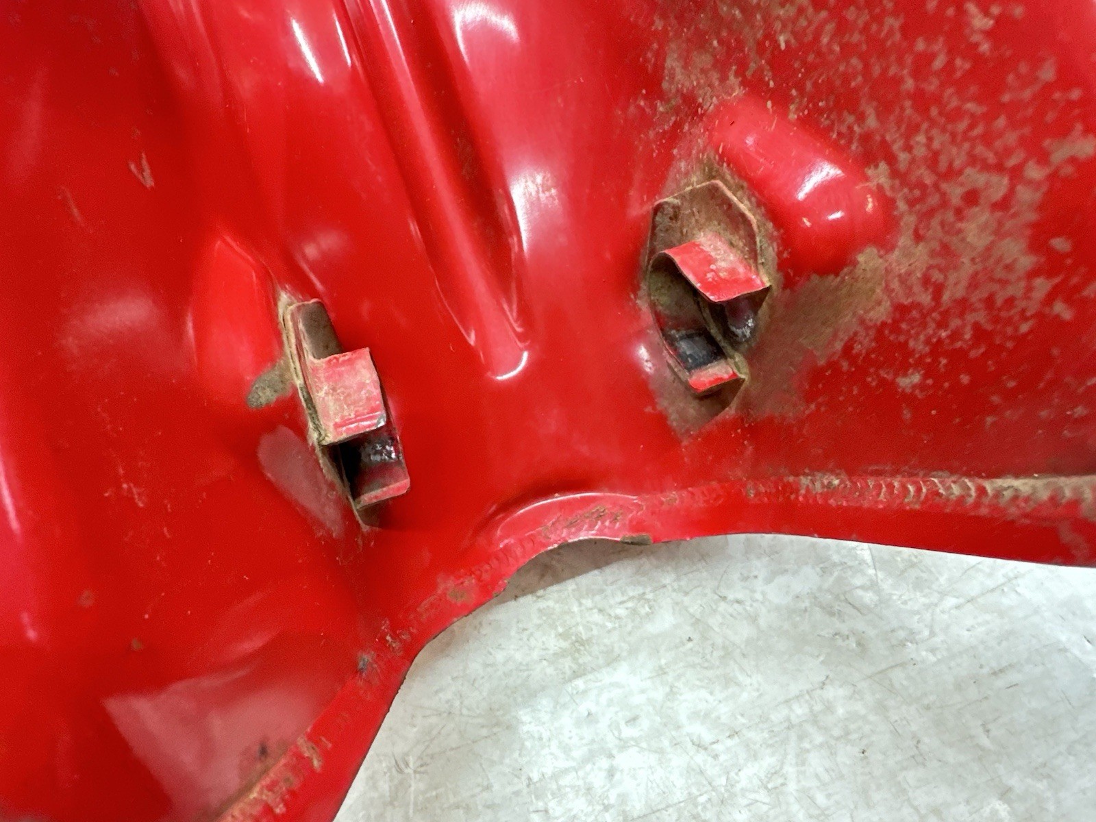 USED OEM 85 86 HONDA TRX 125 TRX125 FOURTRAX RED GAS FUEL TANK (CLEAN NO RUST!!)