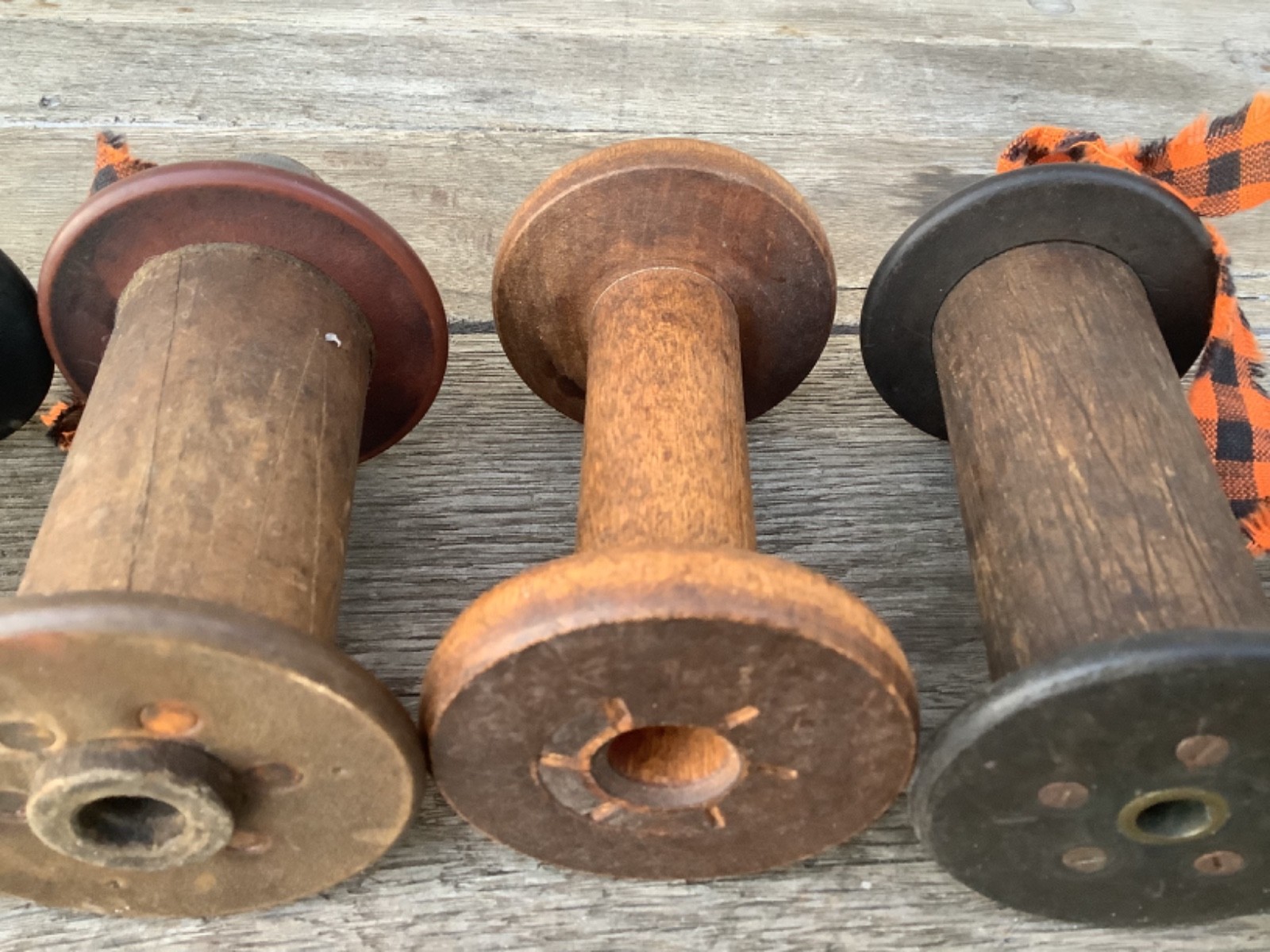 (5) Rustic Vintage Primitive Textile Mill Wooden Spools/ Bobbins 3-4" tall J5