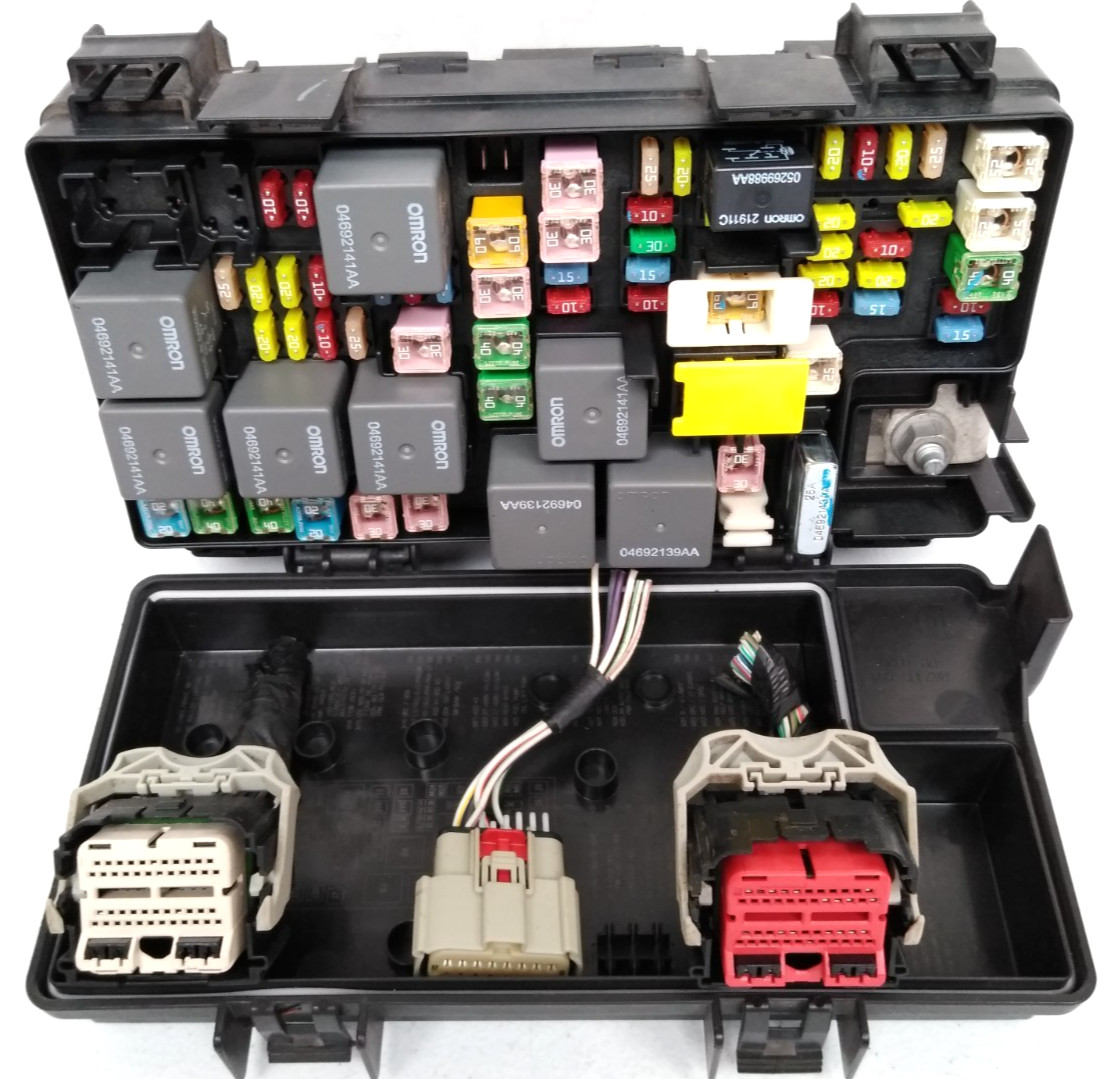 04692300AC Jeep 2009 2010 Liberty Fuse Box Dodge Nitro Front Relay Engine OEM J8