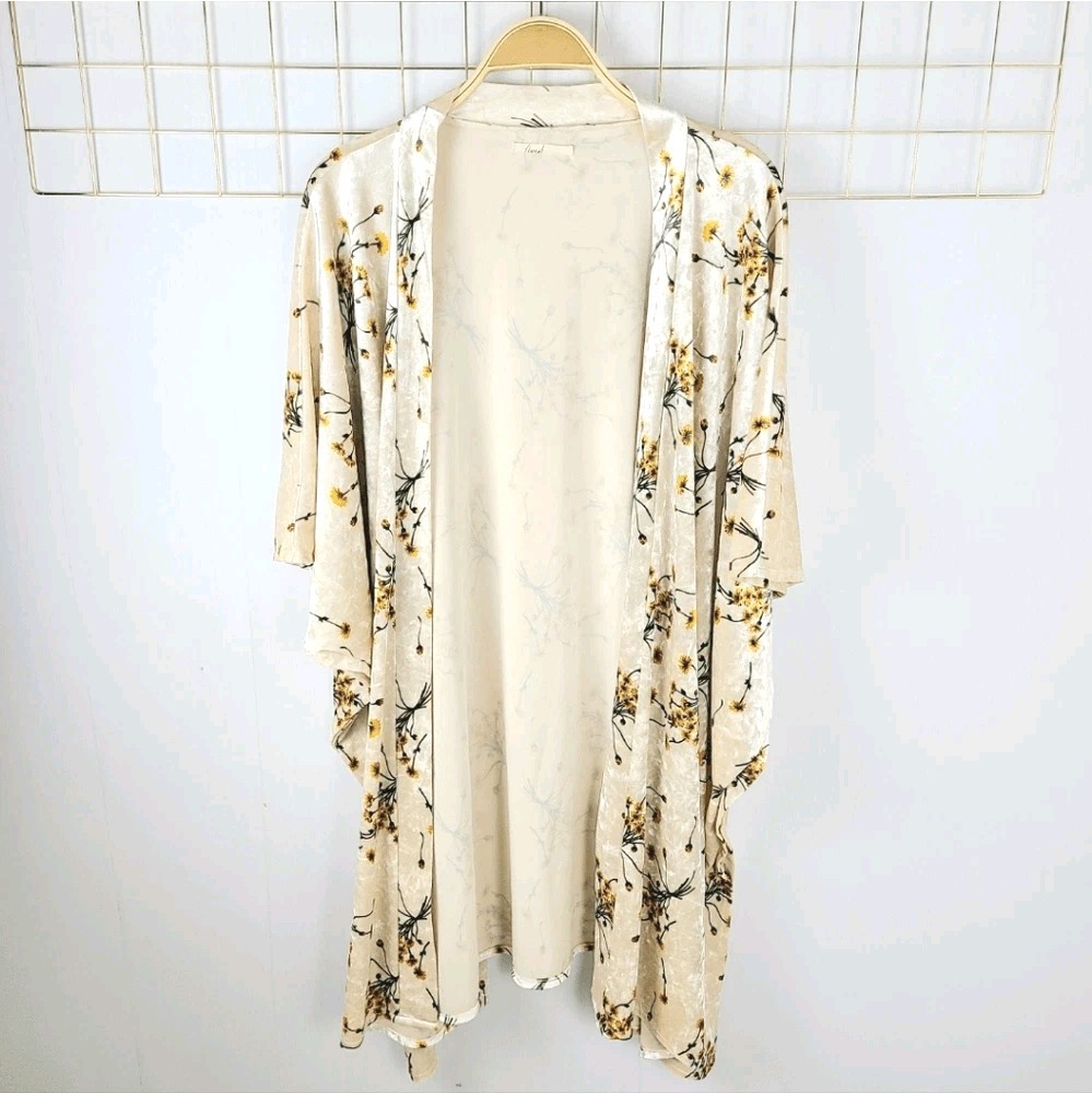 Anthropologie Floreat Womens Kimono Velour Velvet Cream Yellow Daisy Flower