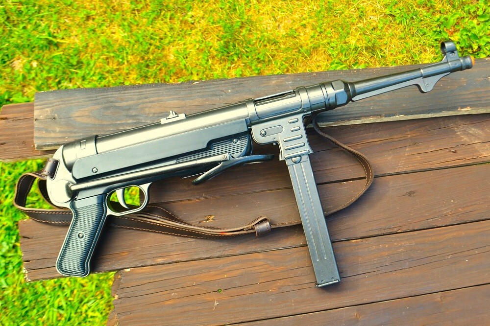 Non-Firing Denix Replica German MP40 Submachine Gun - Schmeisser - MP 40 - WWII