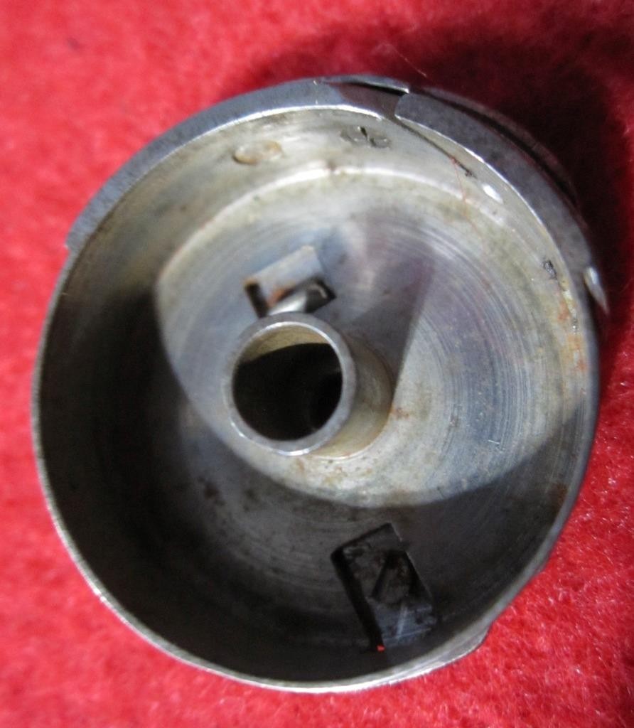 1938 VINTAGE SINGER SEWING MACHINE BOBBIN CASE FITS 301 / 221 NO. 45750