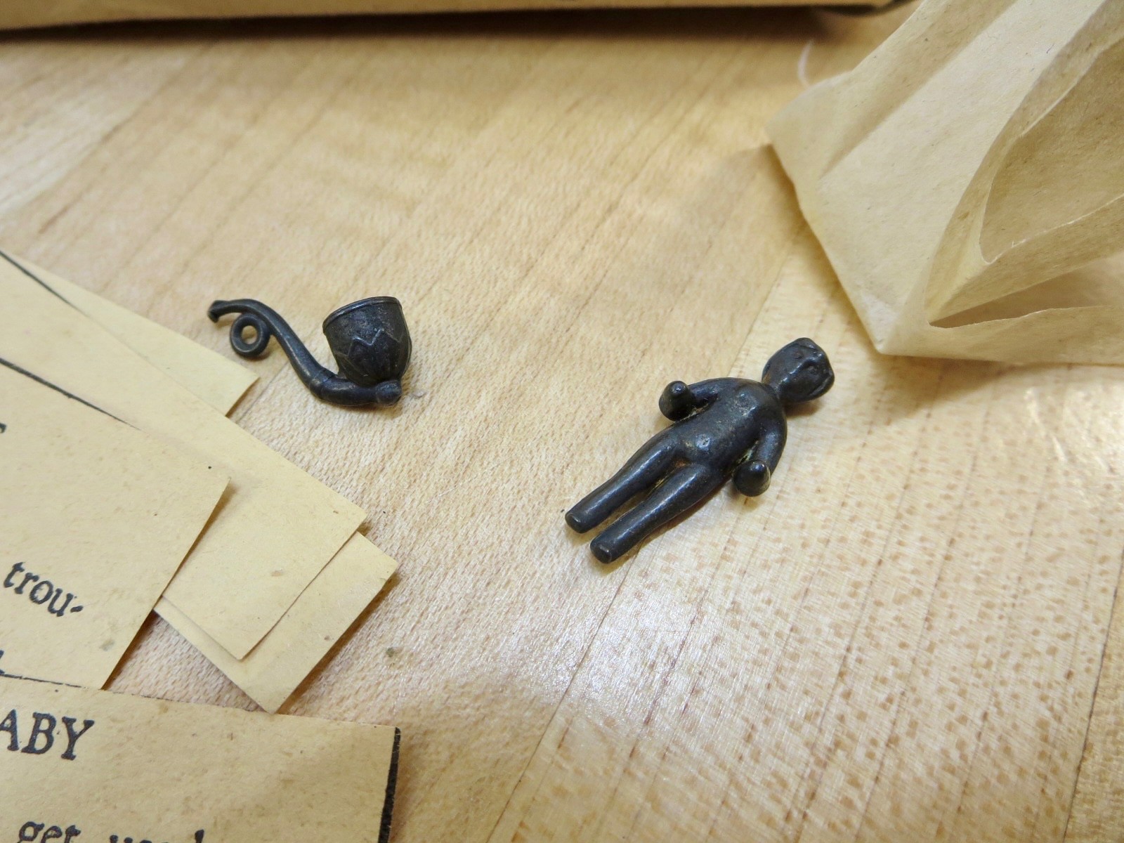 Vintage Fortune Telling Birthday Cake Set MINT BOX! w/ 2 Charms