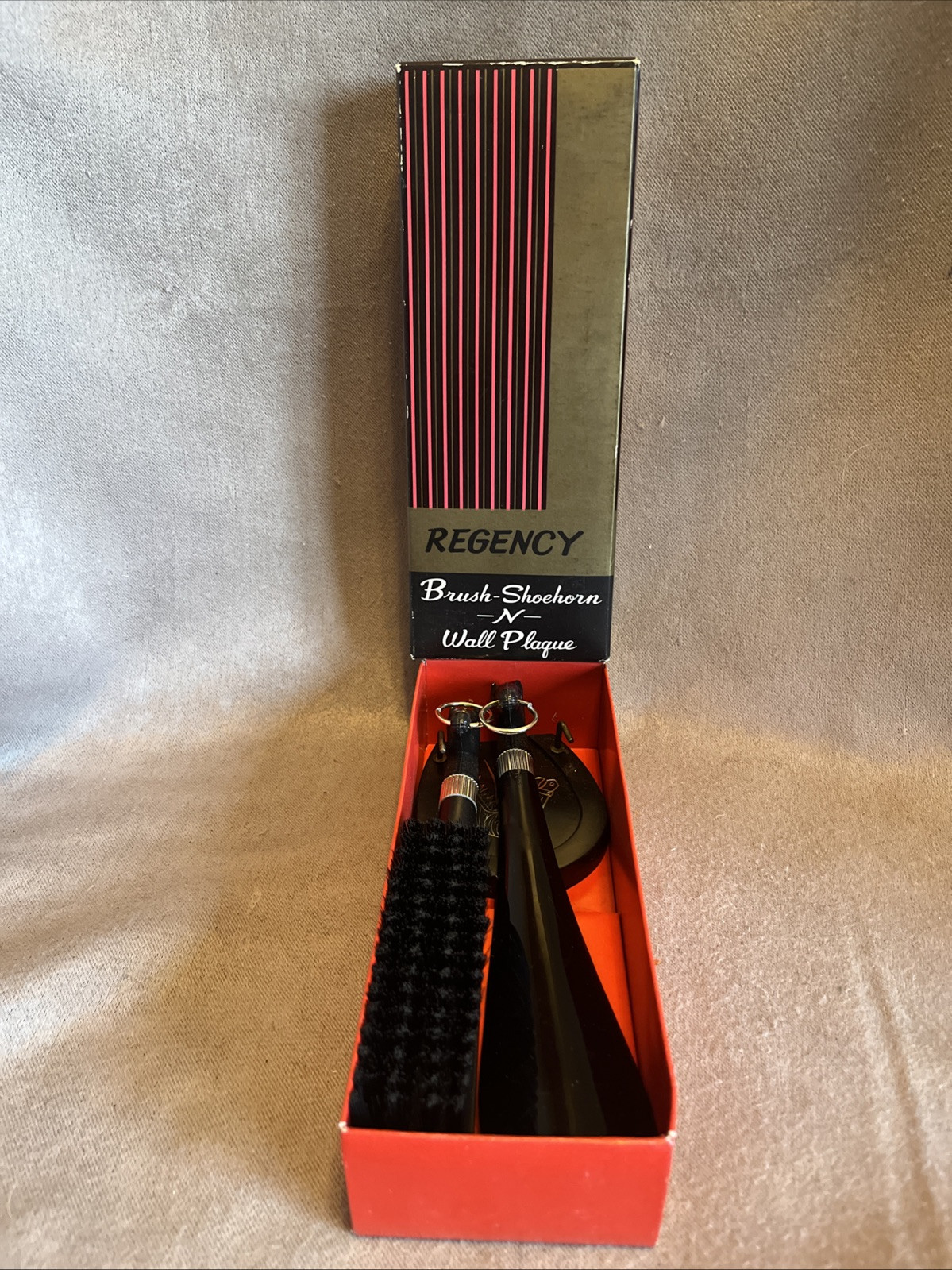 VTG 1960's REGENCY Travel Horse Brush, Shoehorn & Wall Plaque NEW IN BOX UNUSED