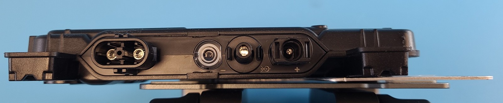 Enphase IQ8+ Microinverter (IQ8PLUS-72-M-US) MC4 Wire Connector w/mntg bracket