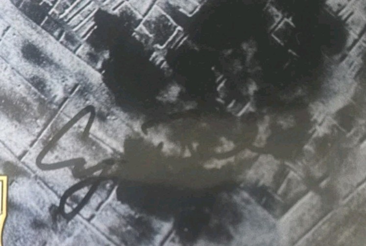 George H W Bush Signed 1991 Topps Desert Storm Card #165 Bomb’s-Eye View Auto