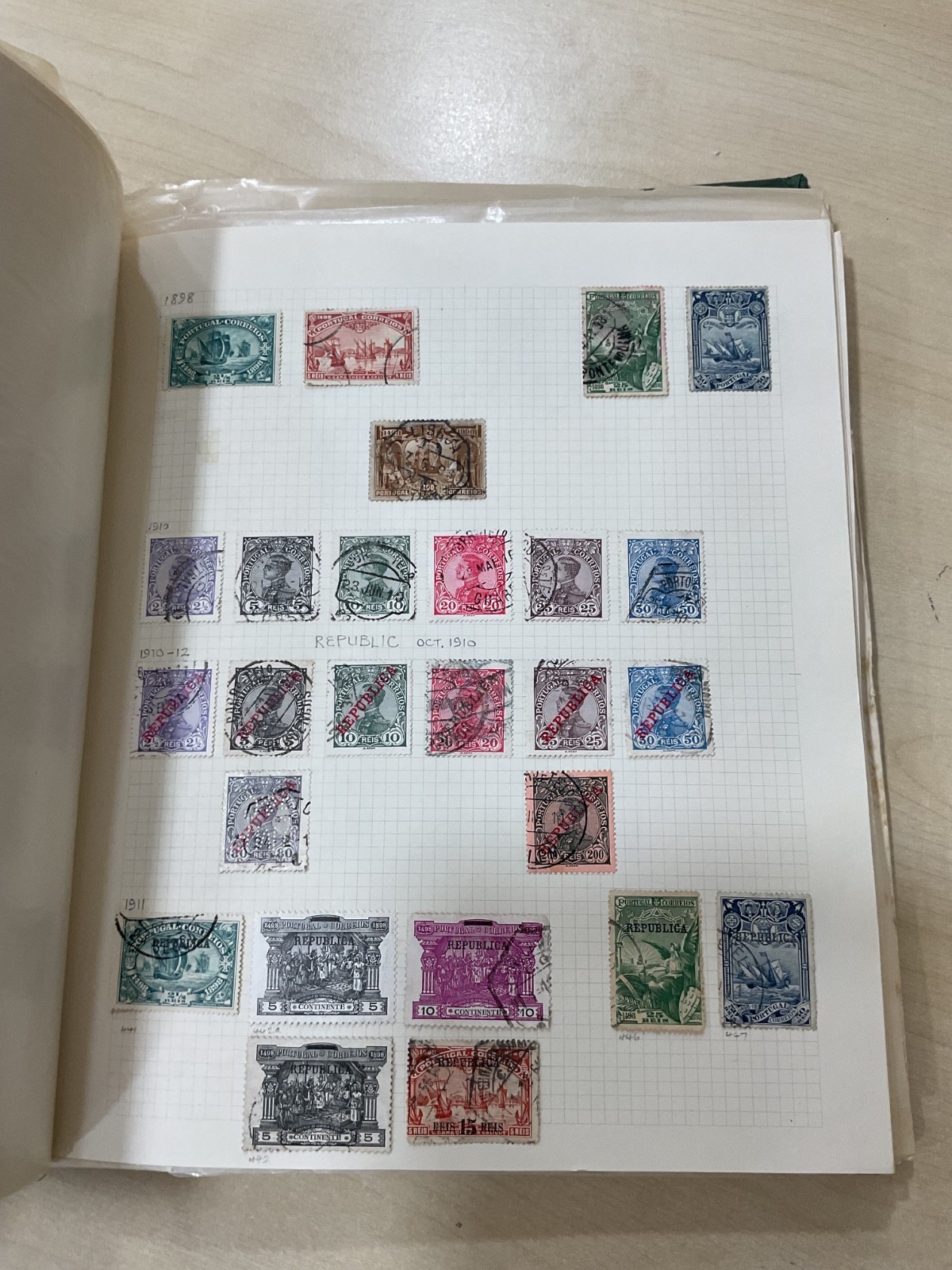 Portugal + colonies stamps. 1870 - 1979. Mint/used. Album G/101