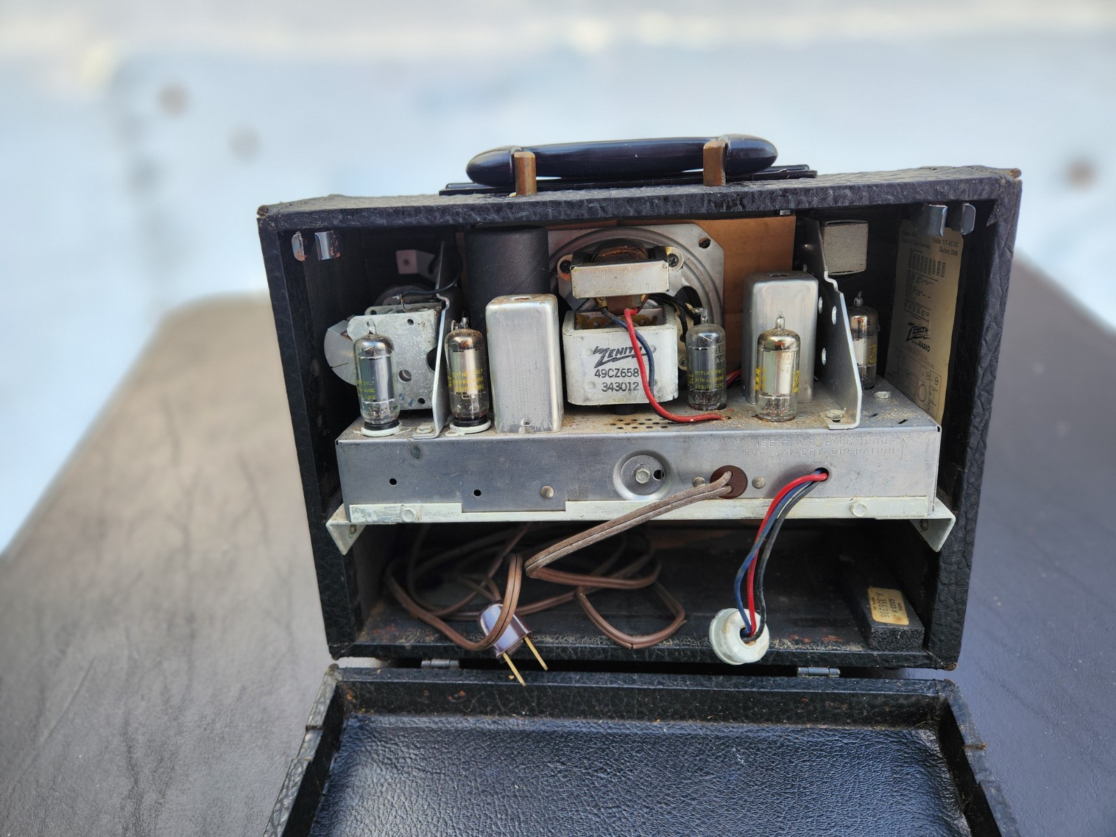 Mid-Century ZEINTH Portable RADIO ~ Model G503 ~ Black ~ 1950