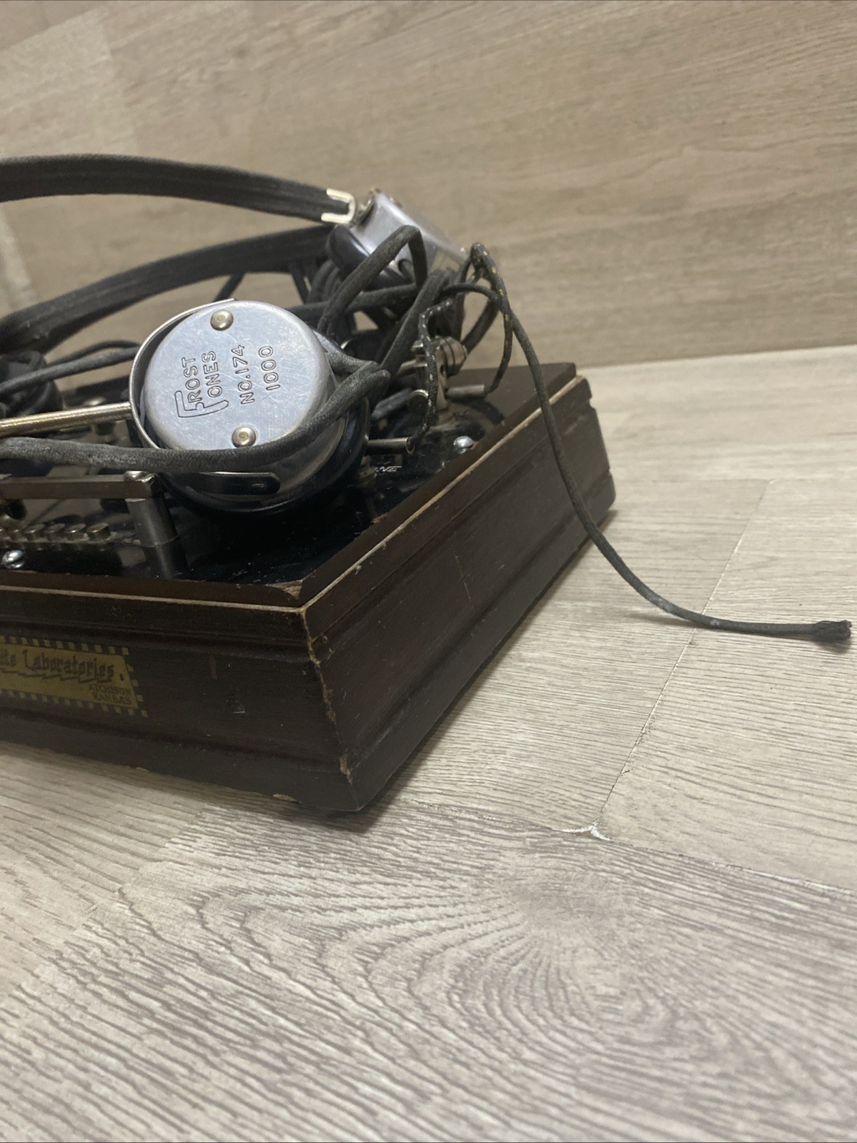 1920'S STEINITE LABORATORIES CRYSTAL COMMUNICATION SET W: 2 HEADSETS
