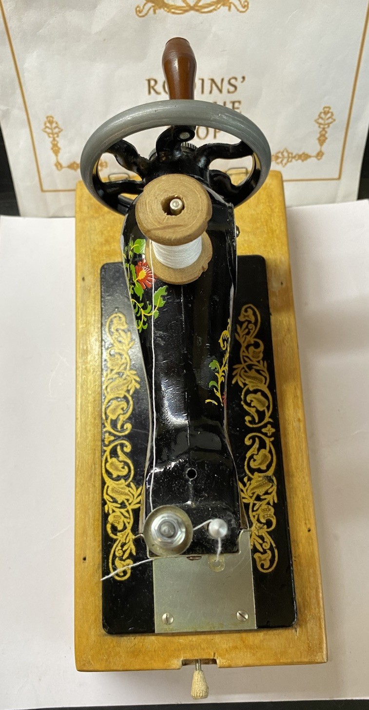 VINTAGE Original Children Toy Mini Sewing Machine In The Bakelite Case Working