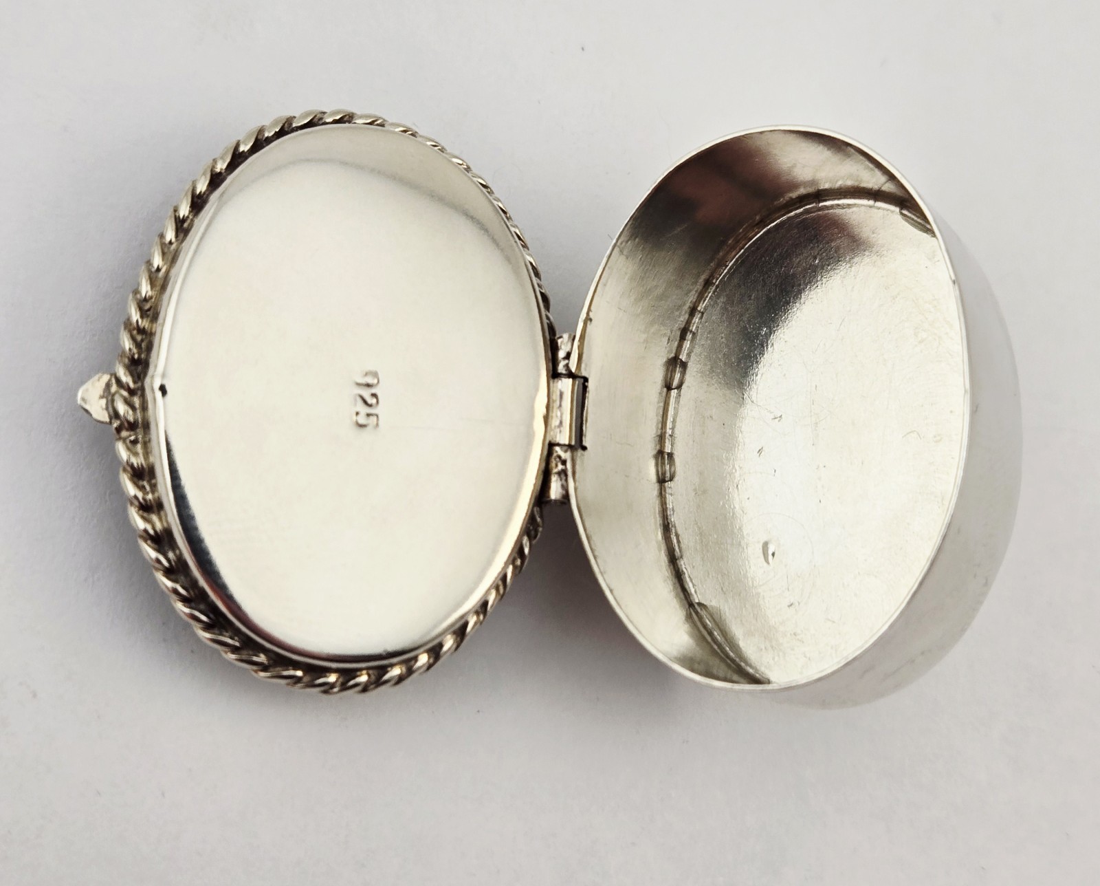 VTG Sterling Silver Black Onyx Heart Garnet Pill Box Locket Container - 19.3g