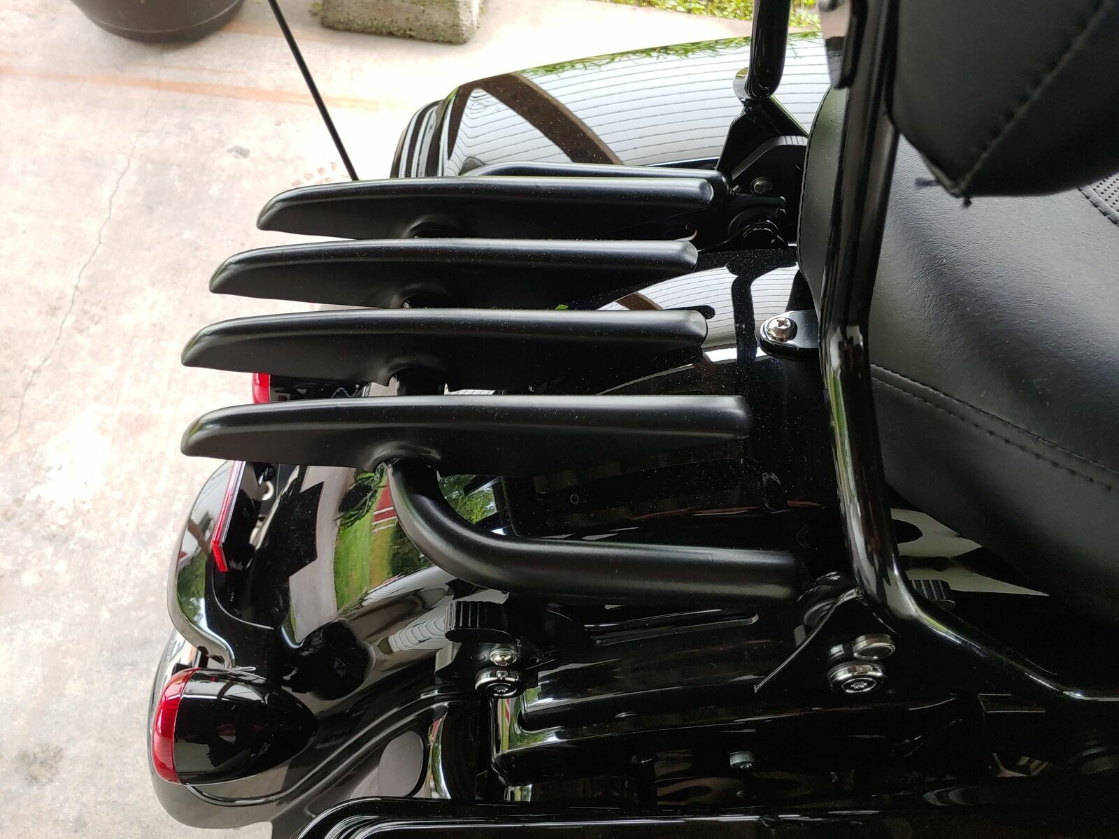 Black Detachable Stealth Luggage Rack For Harley Touring Road King Glide 09-24