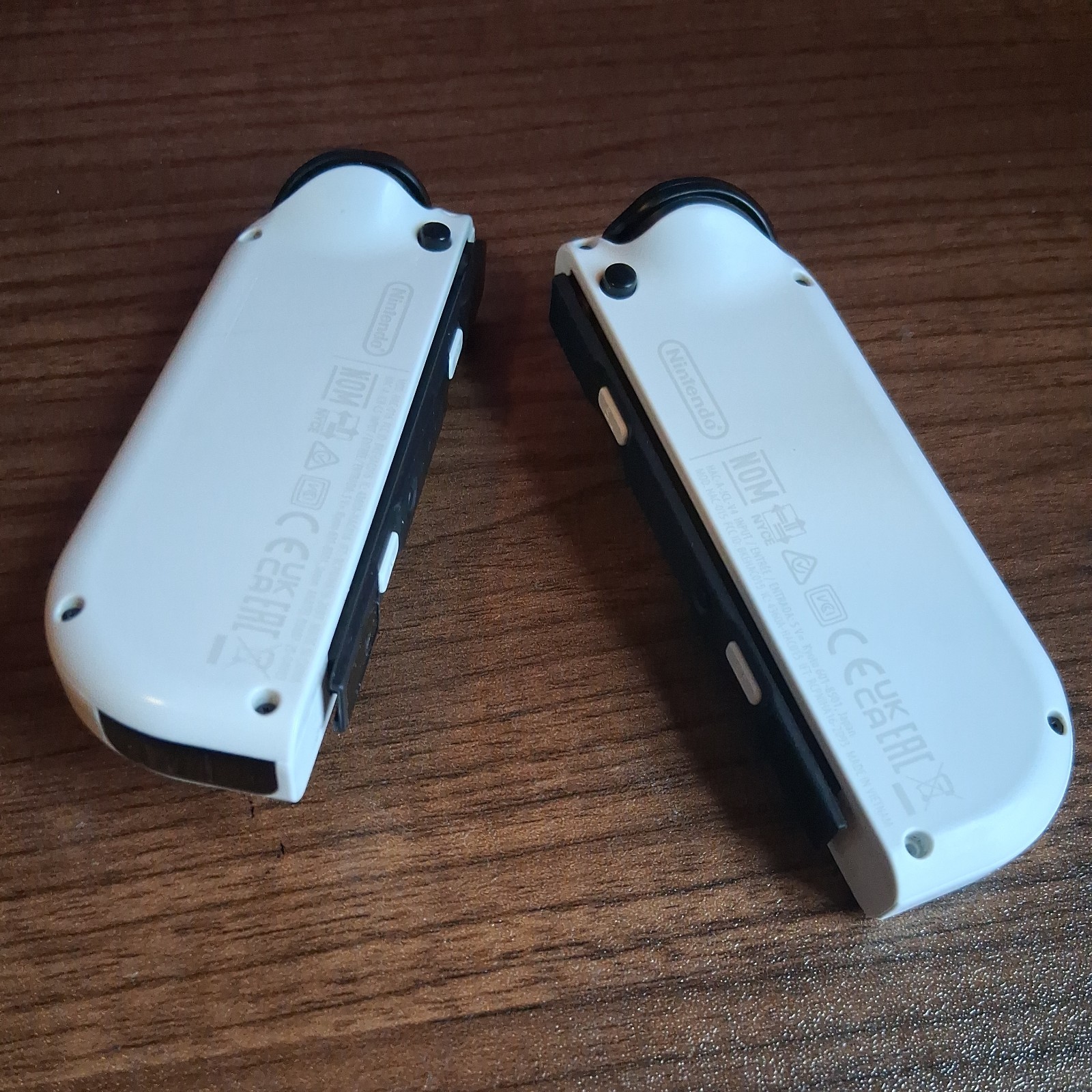 Official Nintendo Switch JOY-CON Controllers OEM Left & Right WHITE