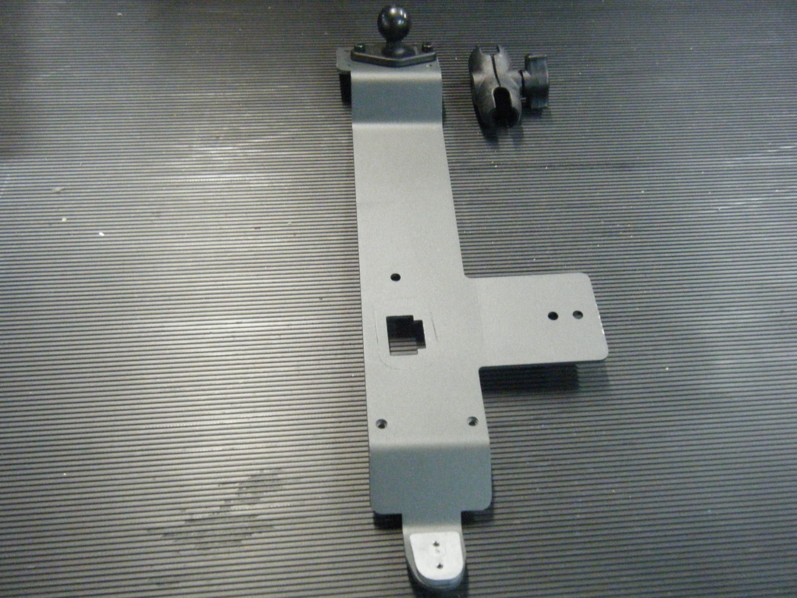 WATCHGUARD 4RE MOUNTING BRACKET FOR 2011 THRU 2019 FORD EXPLORER POLICE UTILITY