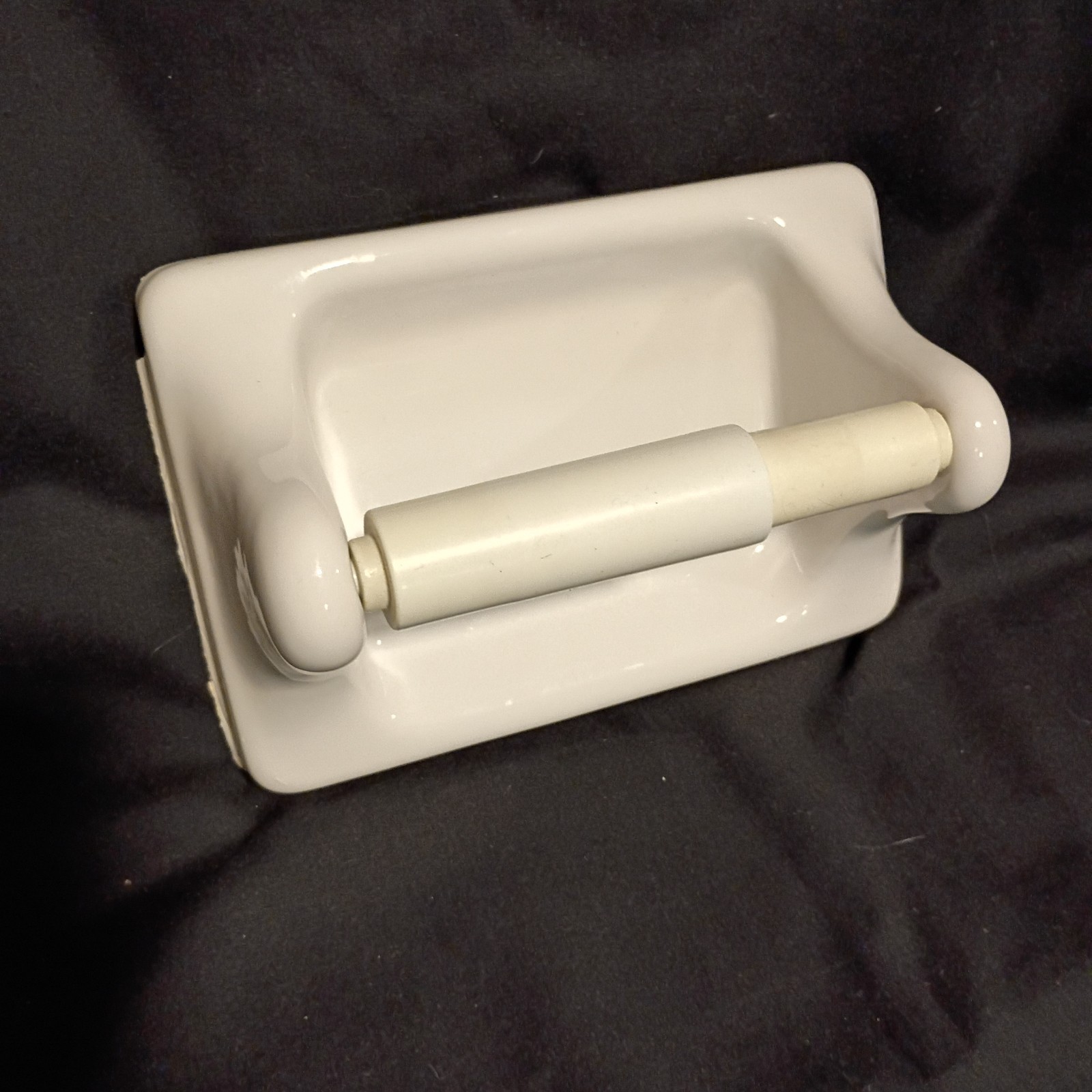 Vintage White Ceramic Toilet Paper Holder Bathroom Wall Mounted  MCM  M-108