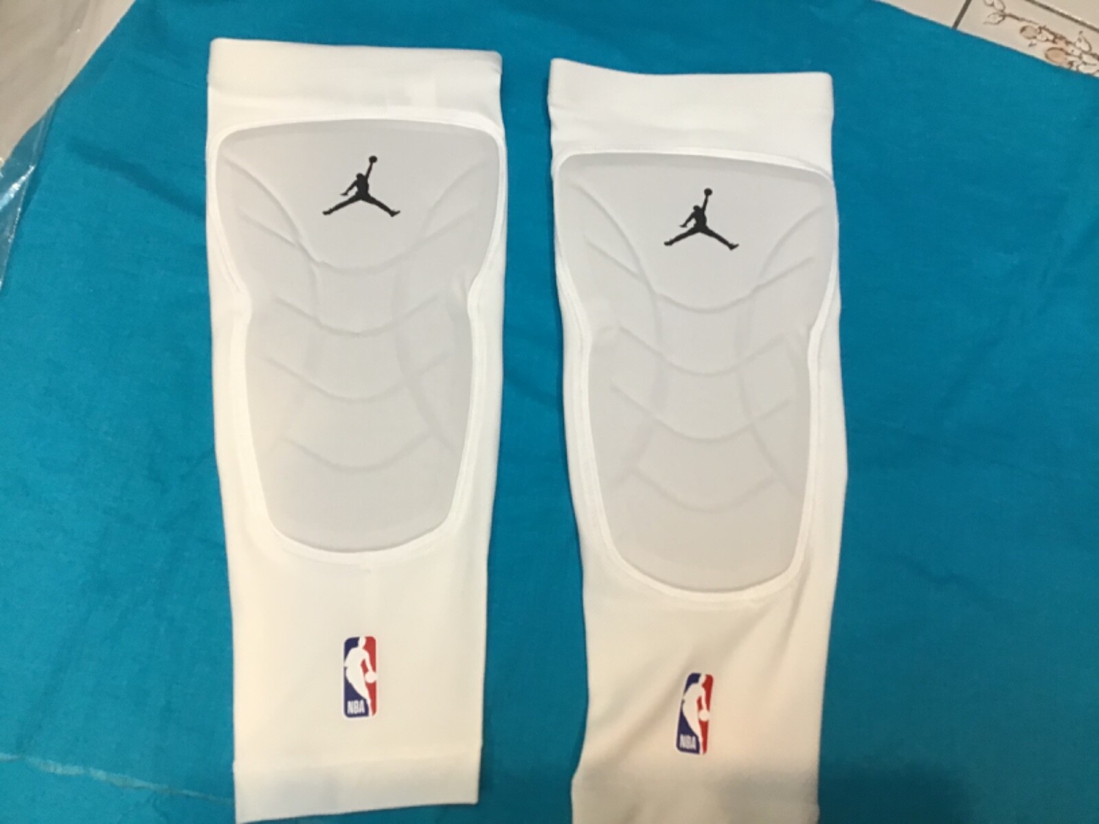 Nike Jordan NBA Basketball White Compression Knee Pad Set Sizes L/XL and 2X/3X
