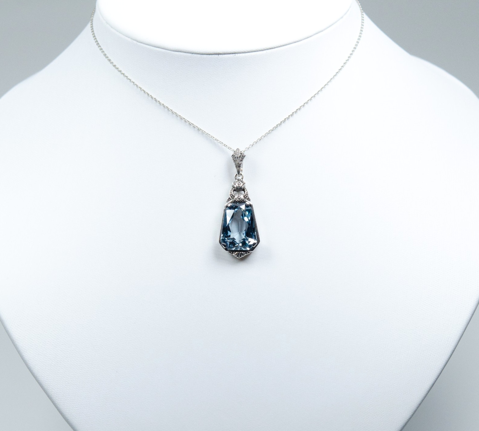 Silver - Antique Art Deco Pendant - Blue Spinel