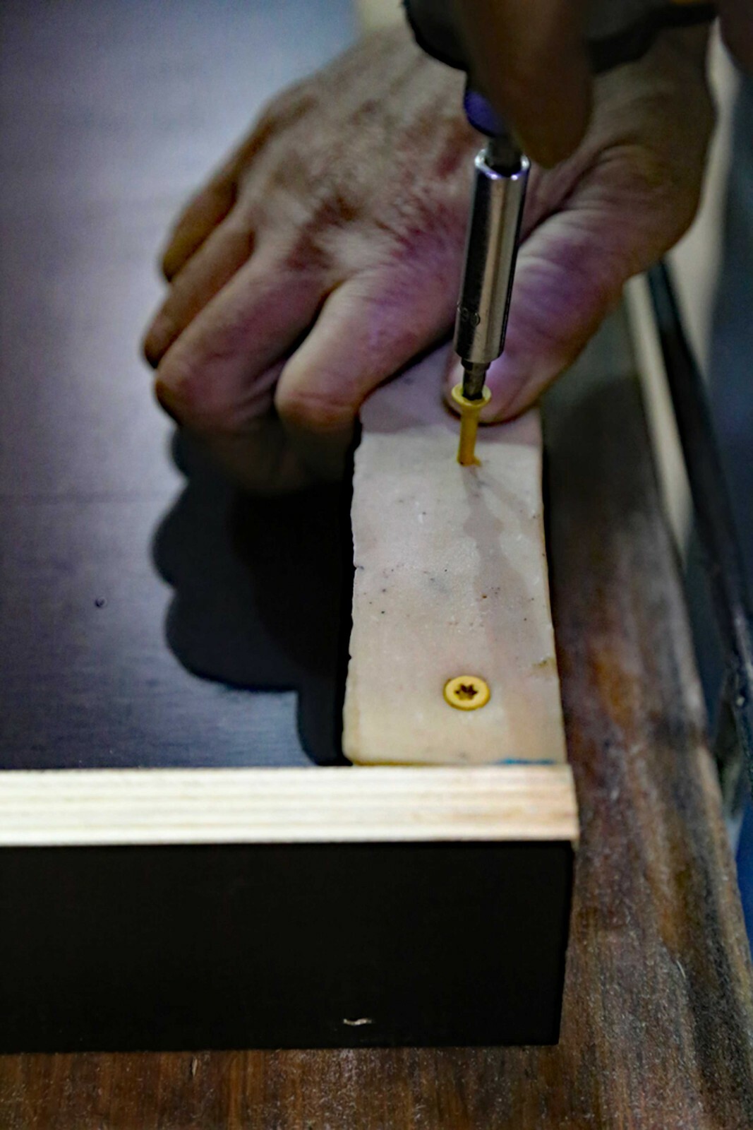 Stone Master Molds Chiseled Edge Concrete Countertop Edge Form Liner 10'x3"