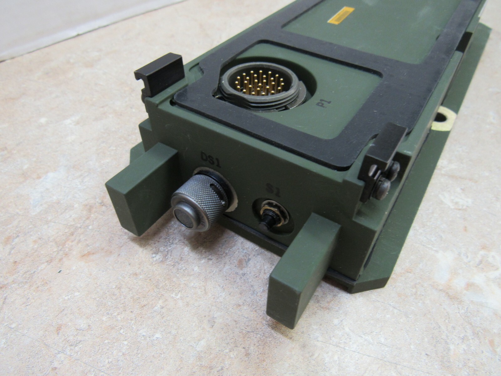 RT-1439 VRC Sincgars Military Radio Battery Tray CY-8664 AN/ VRC 87/88C NOS 1993