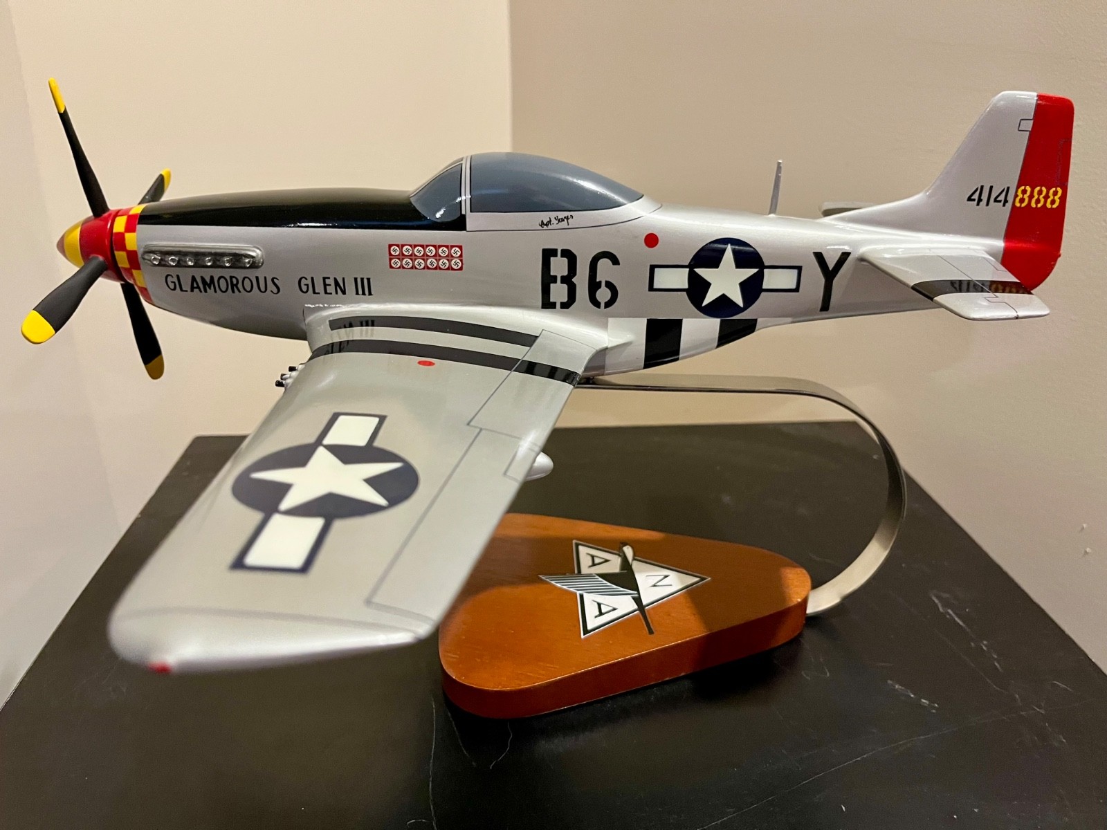 G51 MUSTANG GLAMOROUS GLENN 15" X 18" - PACIFIC AIRCRAFT  - MAHOGANY WOOD MODEL