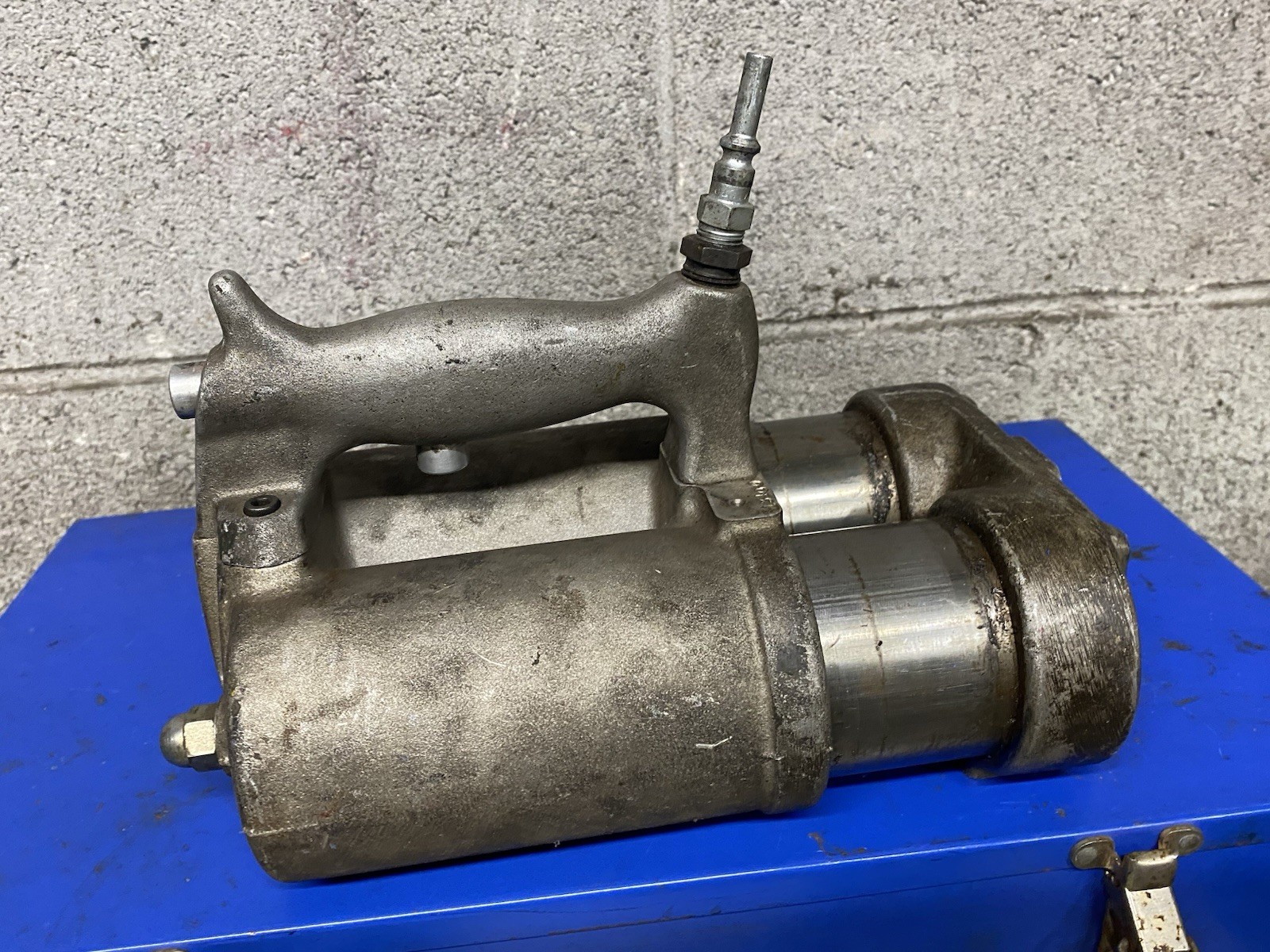 GP Tool GP 2020 Air Strut Spring Compressor with 4 Set Of Shoes, Working