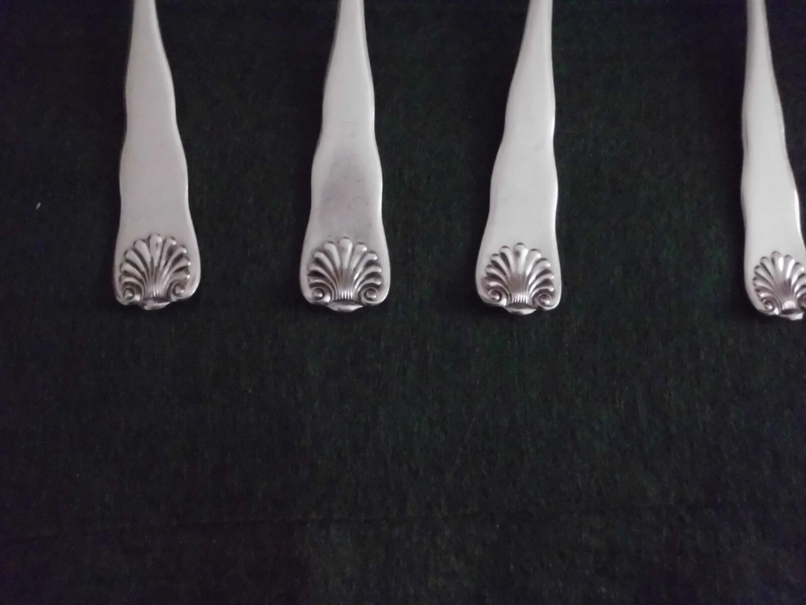 International Silver Co. Shell 1860 Silverplate Teaspoons Set of 4