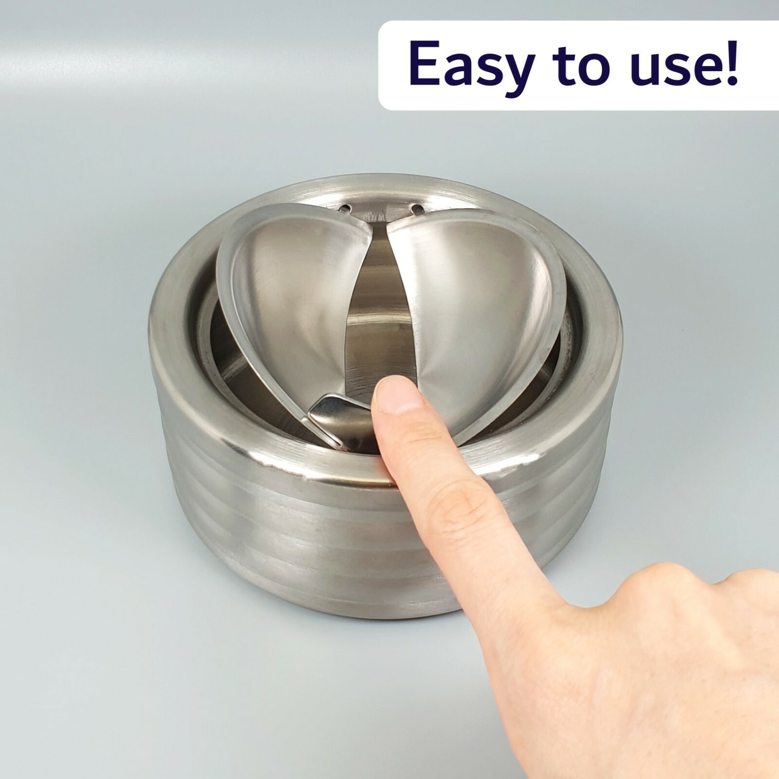 Grooved Silver Smokeless Classic Metal Ashtray with a Lid for Cigarettes