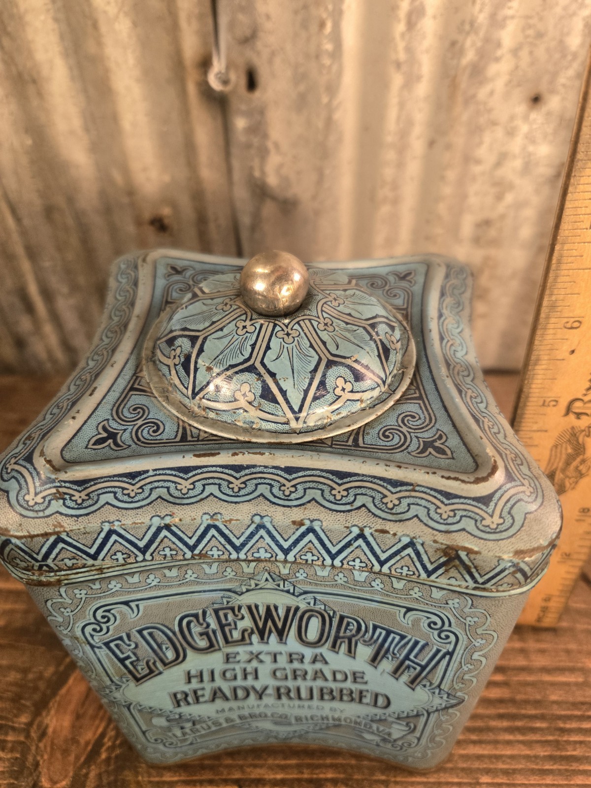 NICE! Edgeworth Ready Rubbed Tobacco Hinged Tin, Vintage