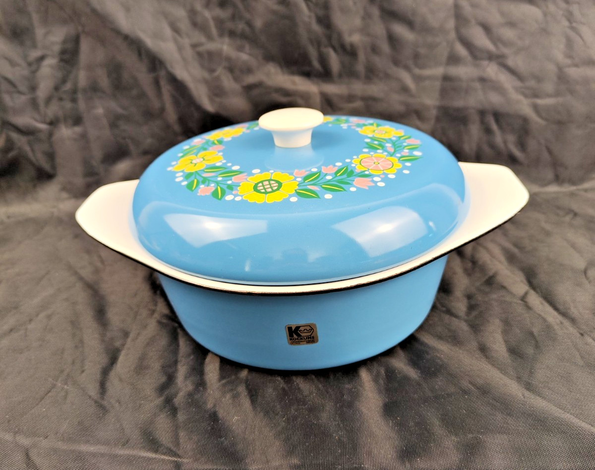 Kockums - Casserole with lid - Sweden - Model: Frestelse - cast iron, enamel
