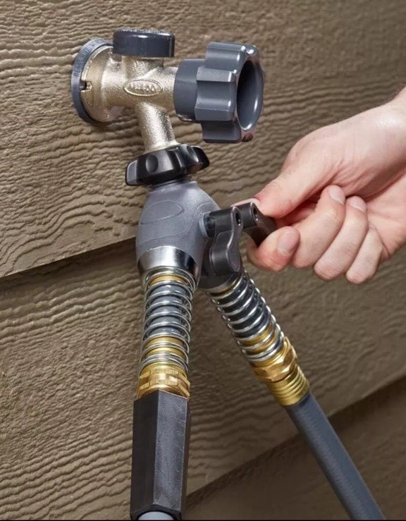 Gilmour High Flow Faucet Adapter, 2 Outlets 457-026