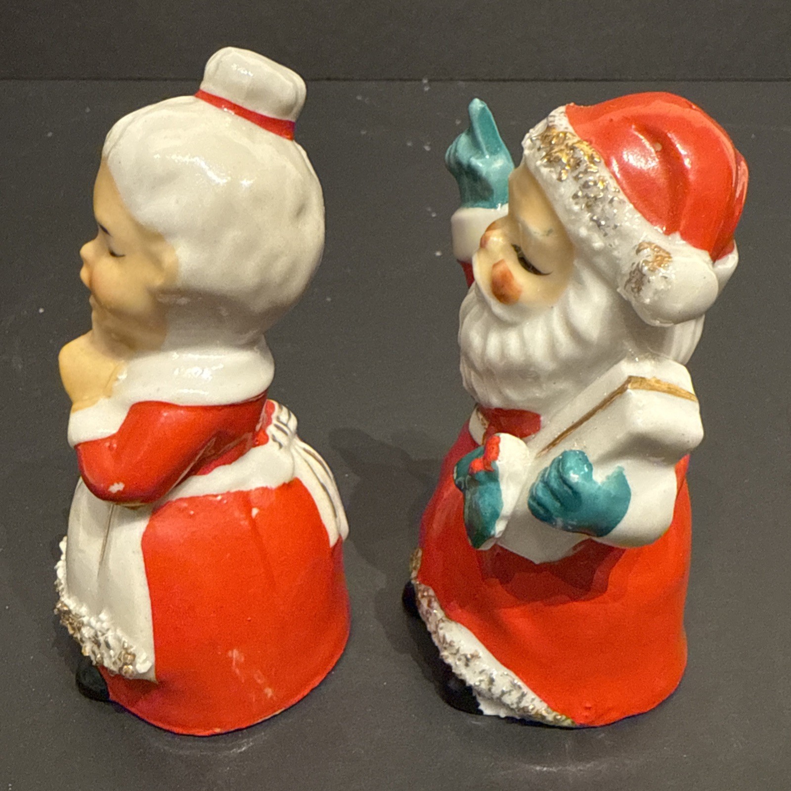 Vintage Lefton Santa & Mrs. Claus Salt & Pepper Shakers Spaghetti Trim Gold 4”