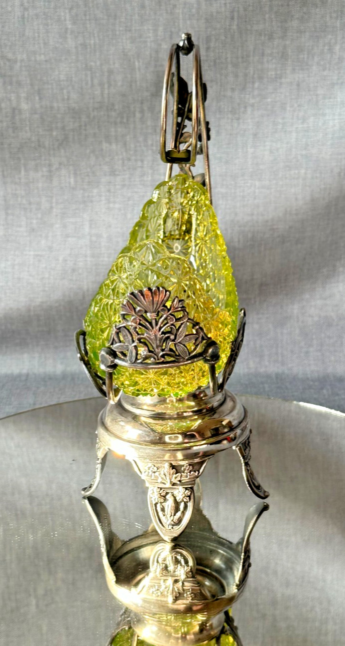 Antique Barbour Brothers Quadruple plate Castor Button & Bows Daisy Canoe Bowl