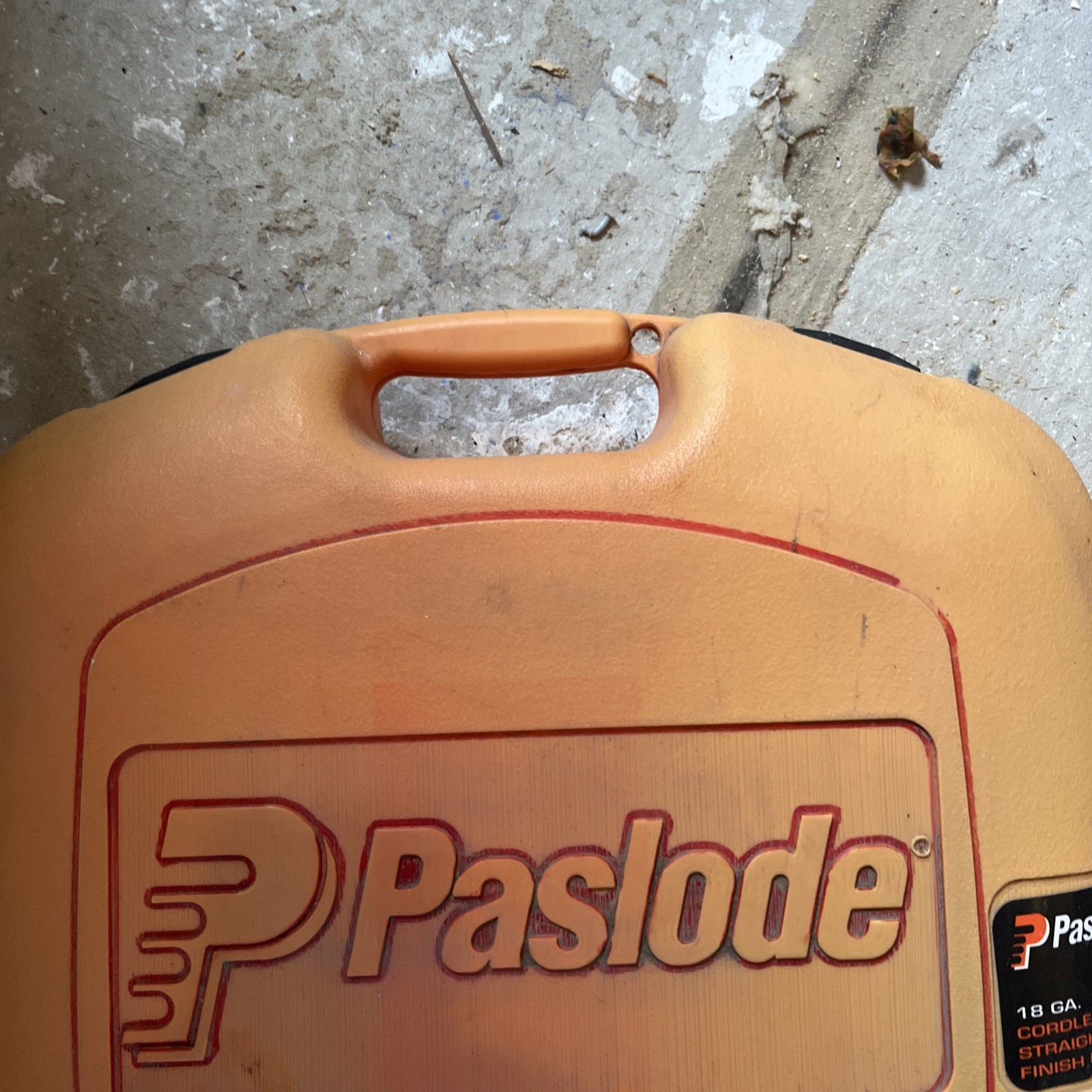 Paslode Cordless 18 Gauge Brad Nailer Kit w/ Case Battery Charger