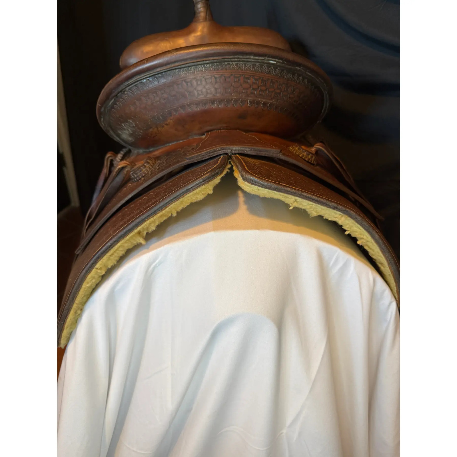 HH Heiser Collectors Saddle Vintage 1920s Dark Oil 14” Seat, Stamps 923/23905