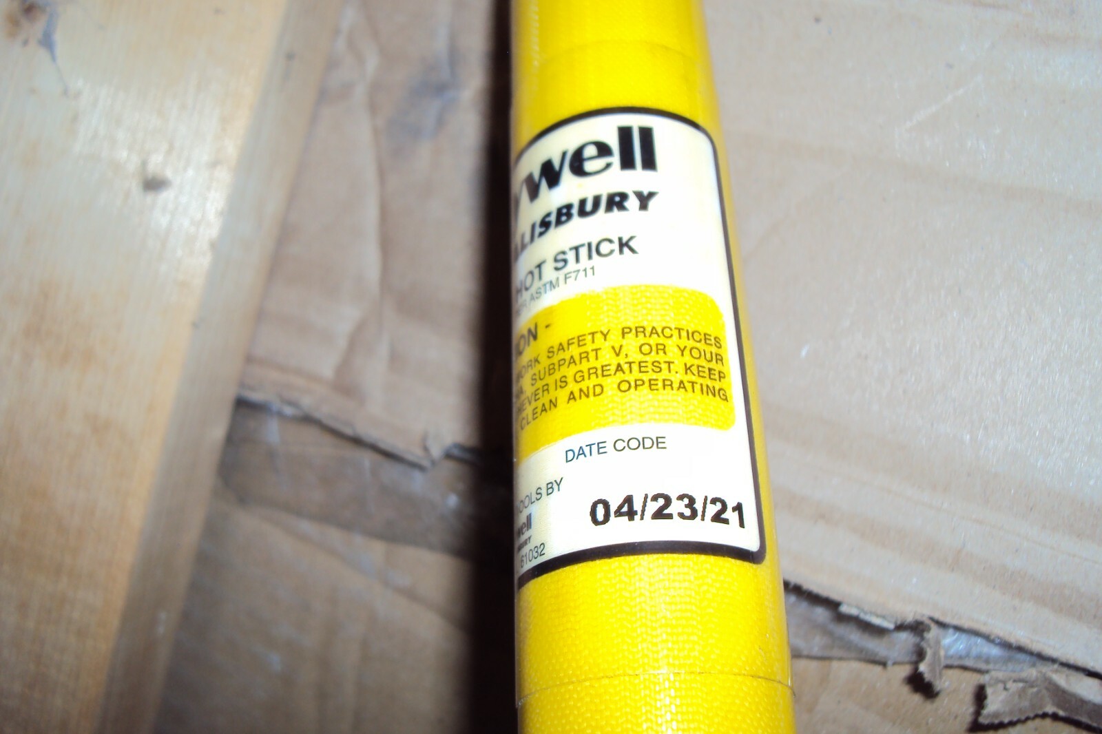 HONEYWELL SALISBURY 4215 Hot Switch Stick, Fiberglass Material, 8 feet (PK/2)