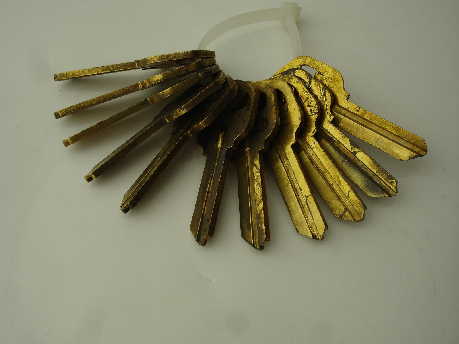 LOT OF TEN (10) KWIKSET 1063B (KW 5) KEY BLANKS BRASS USA MADE RESIDENTAL DOOR