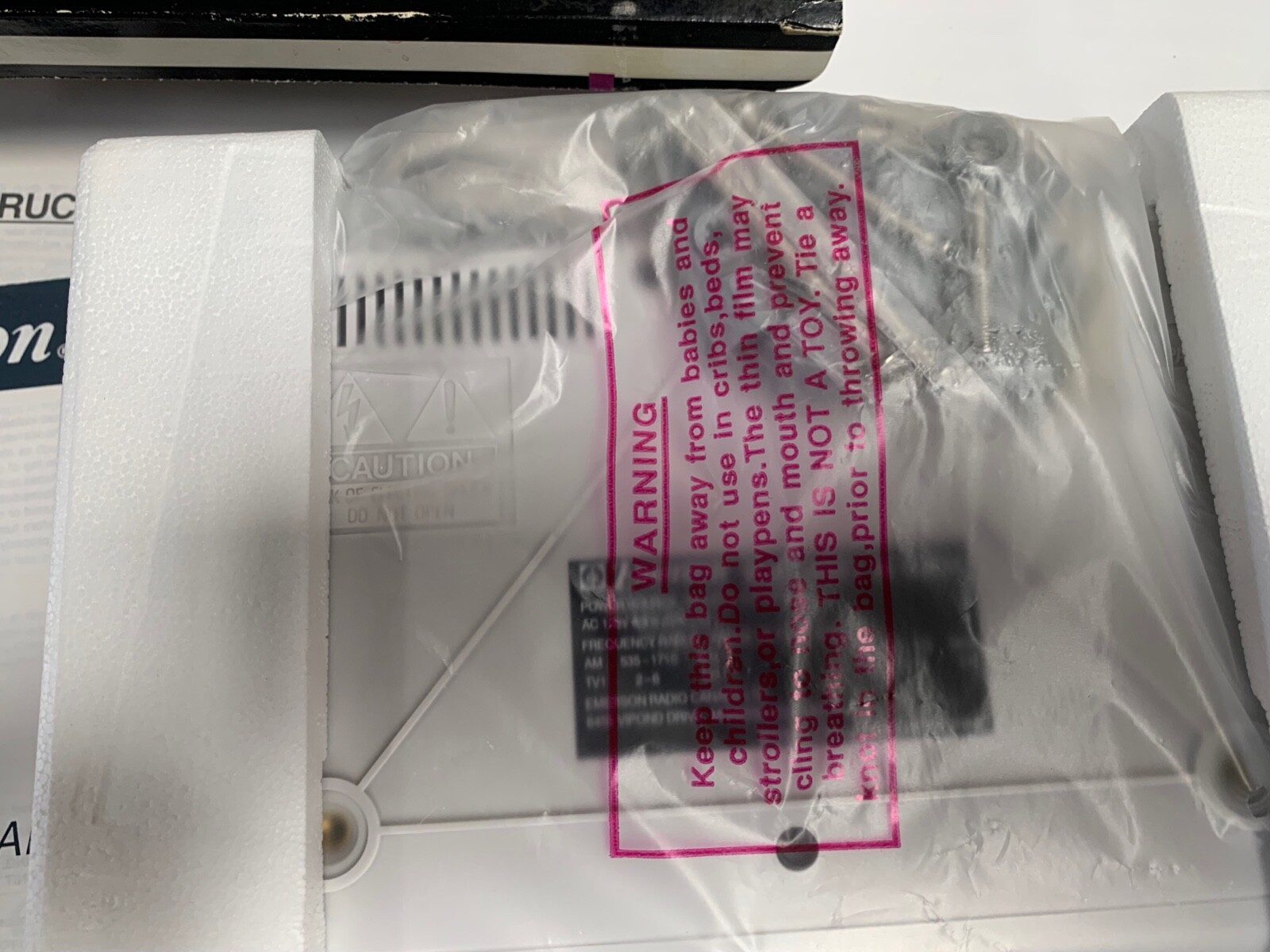 Vtg NEW Emerson Model CK5935C Under Cabinet Space Saver AM-FM Radio Clock (A17)