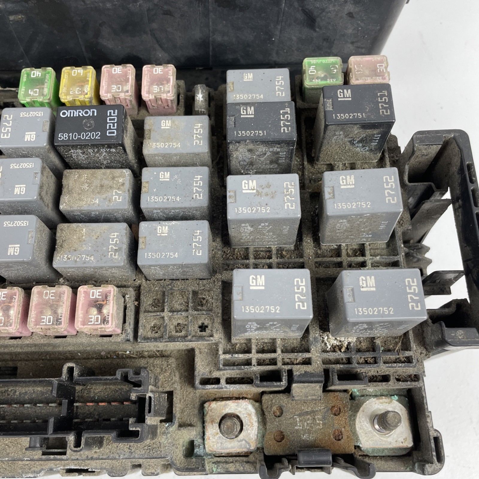 2008 Hummer H3 GM OEM 3.7L Fuse Box-Fuse Relay Box & lid 15906627 USED OEM