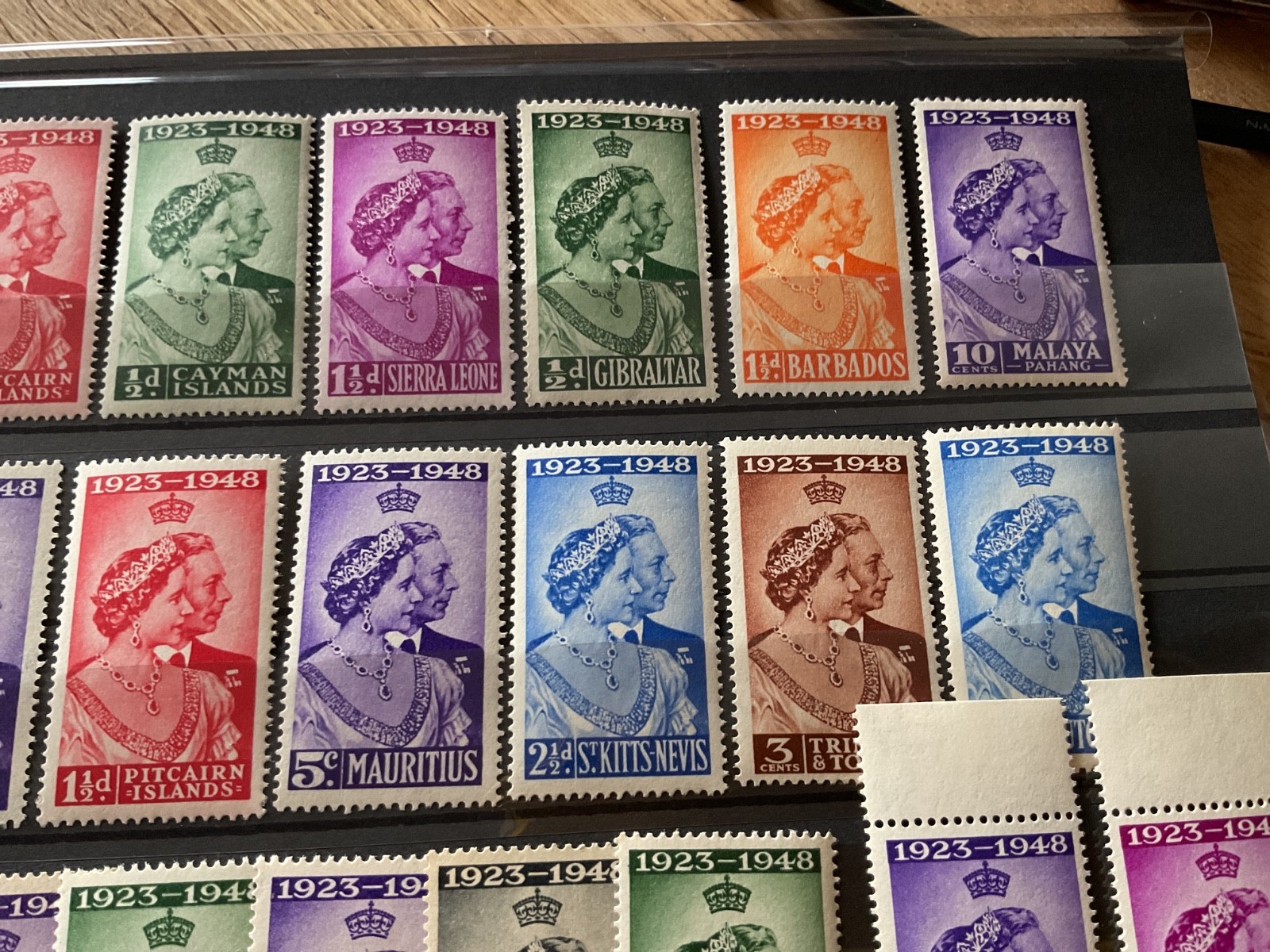 Commonwealth Mint never hinged stamps B1556