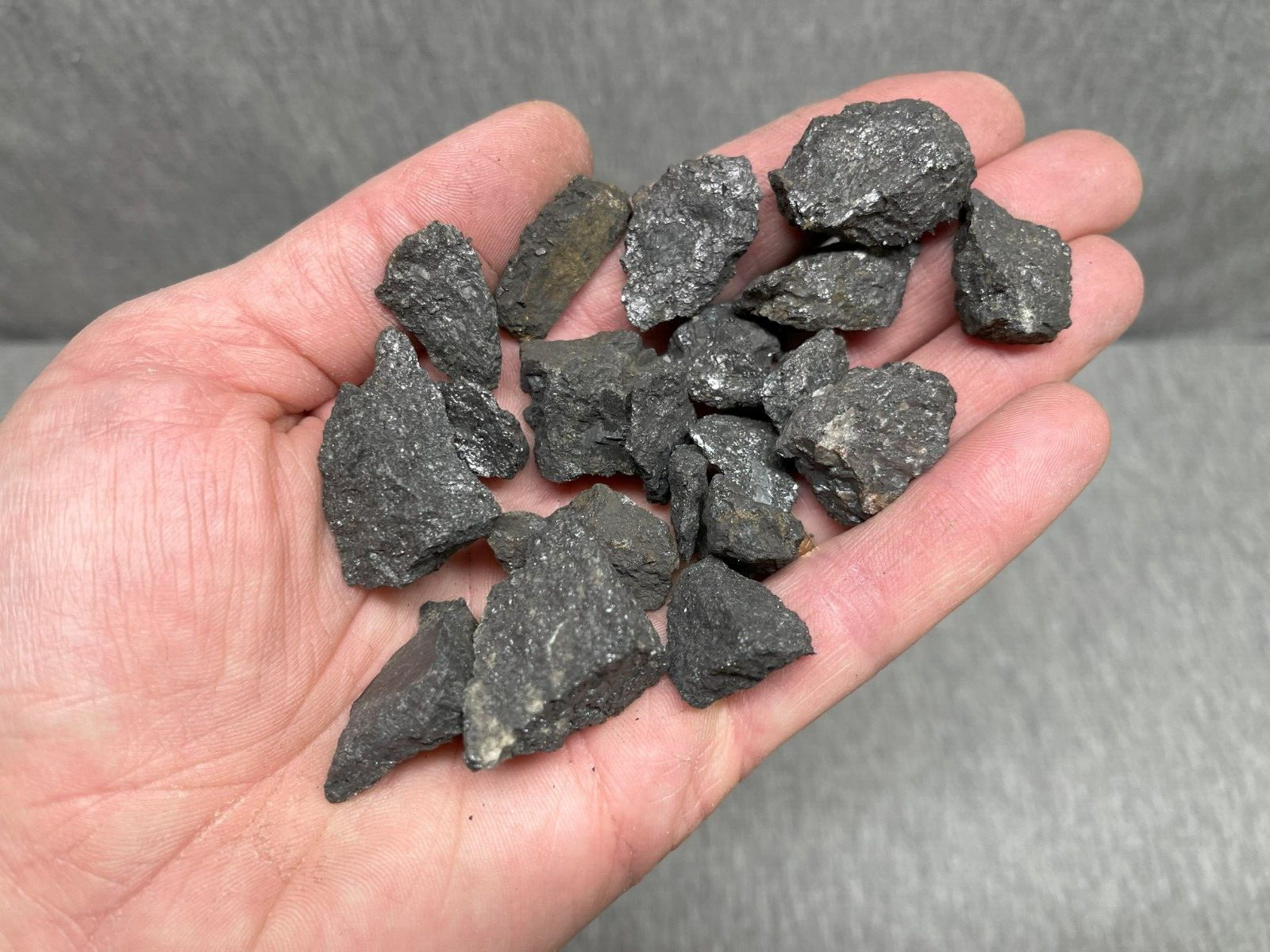 Dark Iron Ore, Magnetite Ore, Smelting Ore, Iron Ore Rock, 5 Pounds