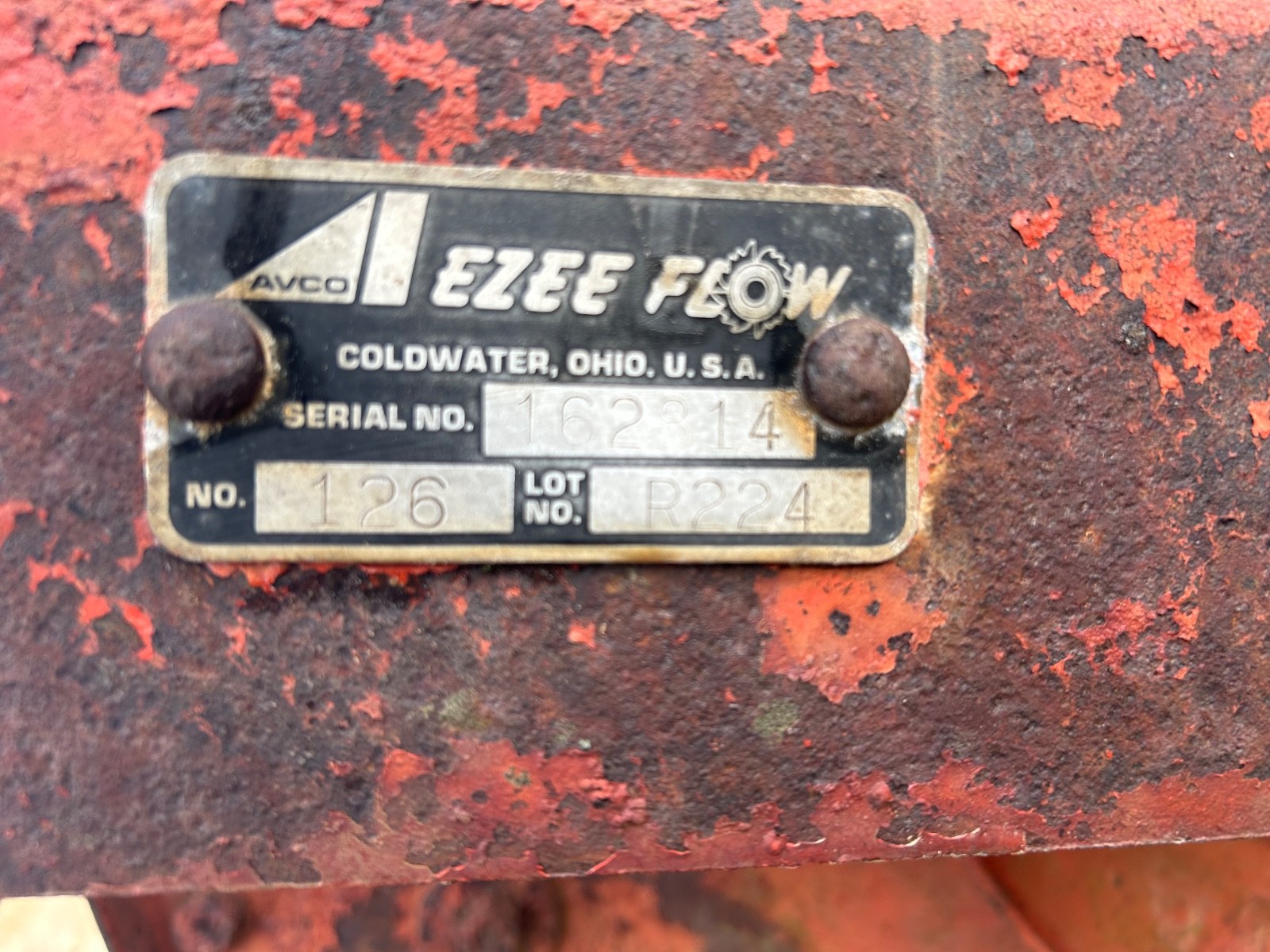 Avco 126 bar rake in working condition