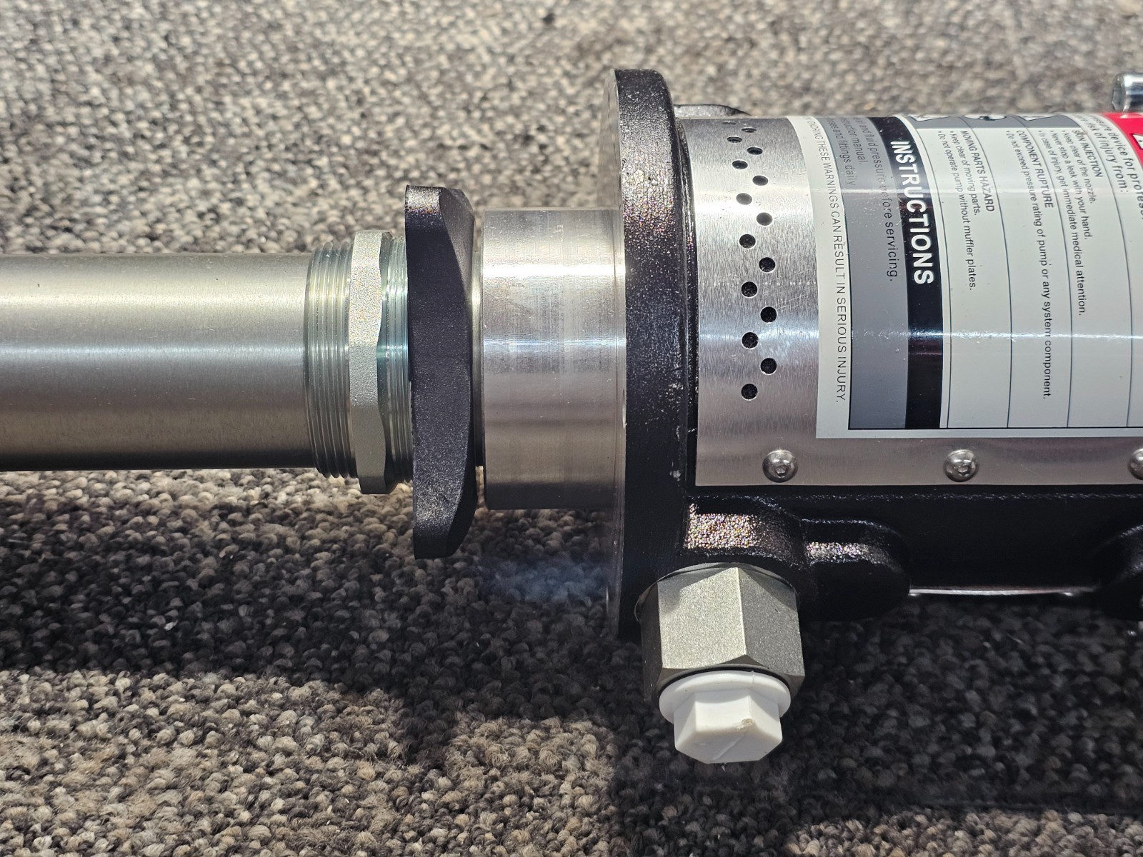 Roughneck Heavy-Duty Air-Operated Oil Pump, 10.6 GPM, 5:1 Pressure Ratio