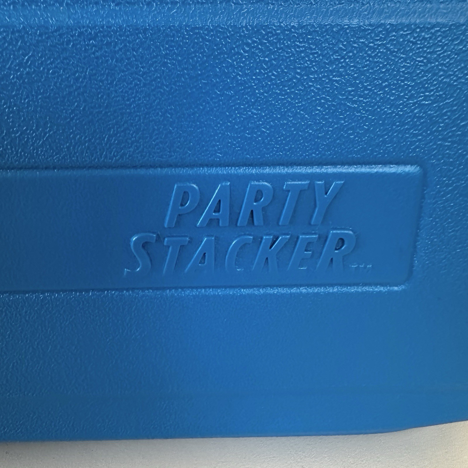 Coleman PARTY STACKER COOLER Model 6225 BLUE 24 Can Stackable Chest DISCONTINUED
