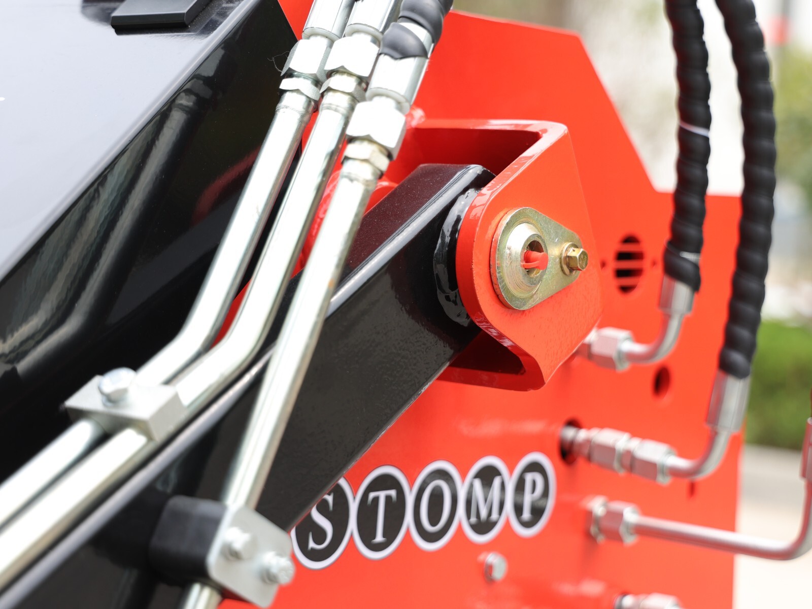 FREE SHIPPING NEW TYPHON STOMP 1,800lbs Mini Skid Steer 23HP Gas EPA Engine