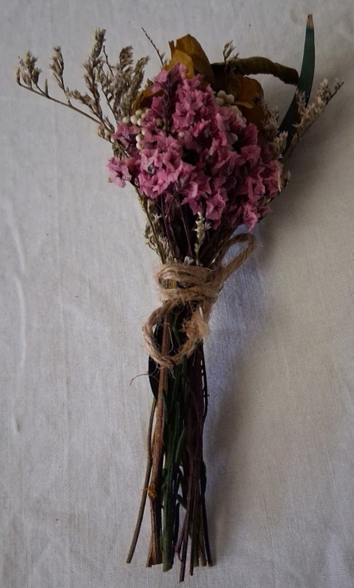 Lot of 11 Mini Dried Flower Bouquet, Wildflower Decor for Crafts or Photo Props