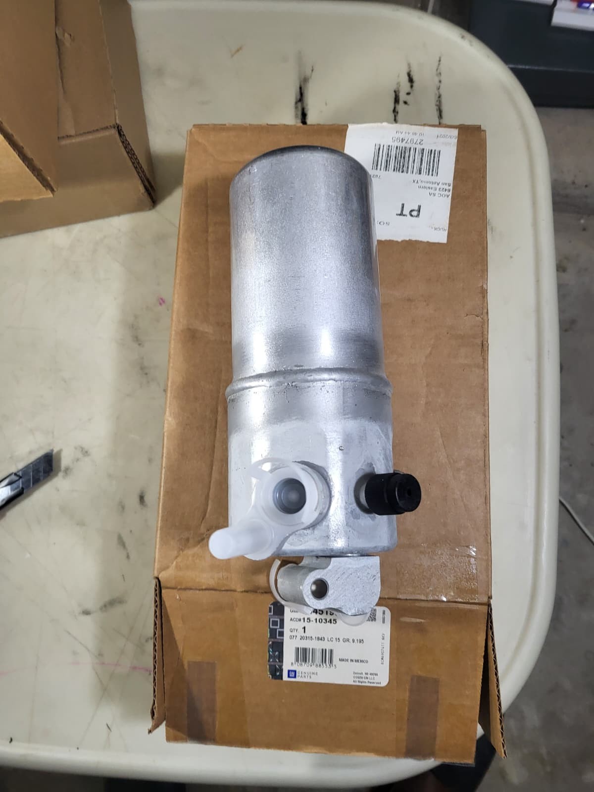 NEW Genuine GM Air Conditioning Accumulator 84451983